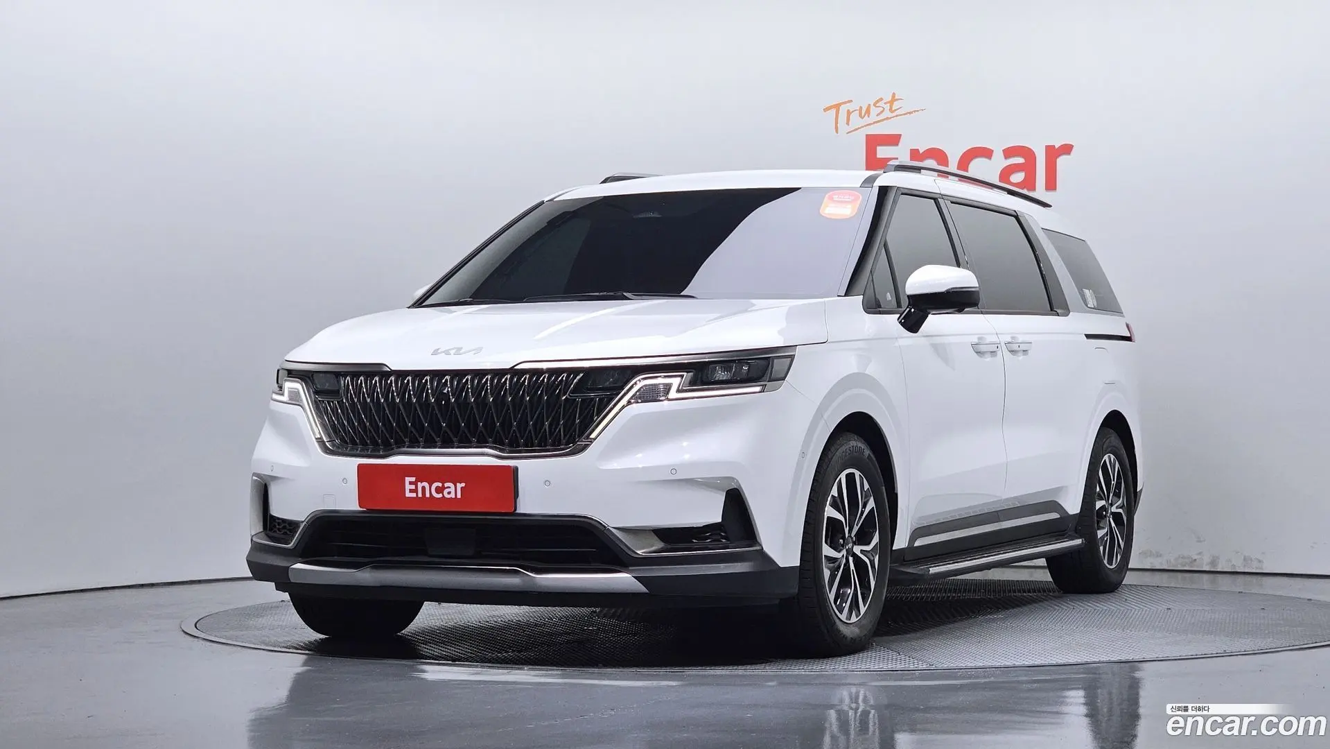 Main__Slider__Photo:Canival Kia 2023.1-0