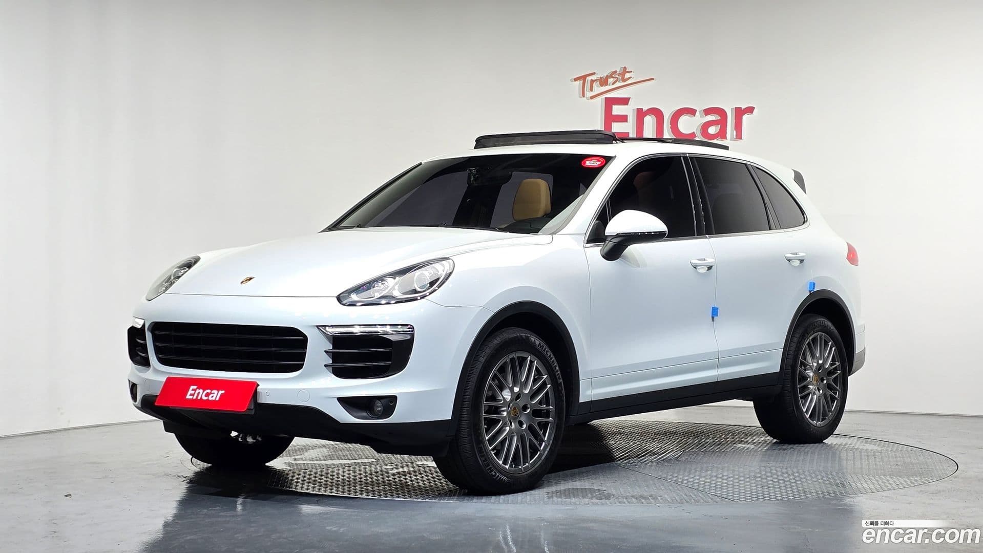Main__Slider__Photo:Cayenne Porsche 2016.0-0