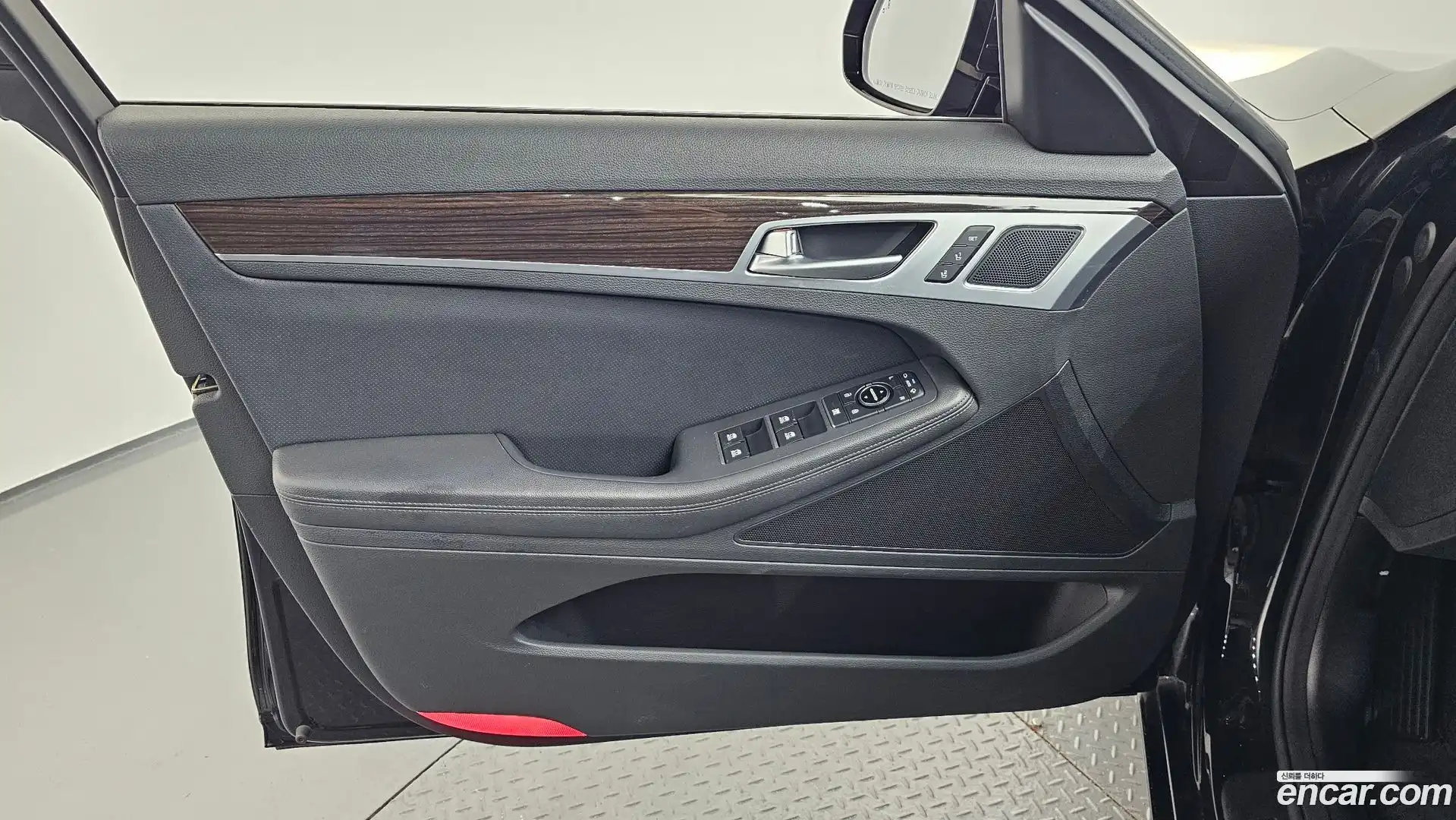 G80 Genesis 2019.4-INNER-034