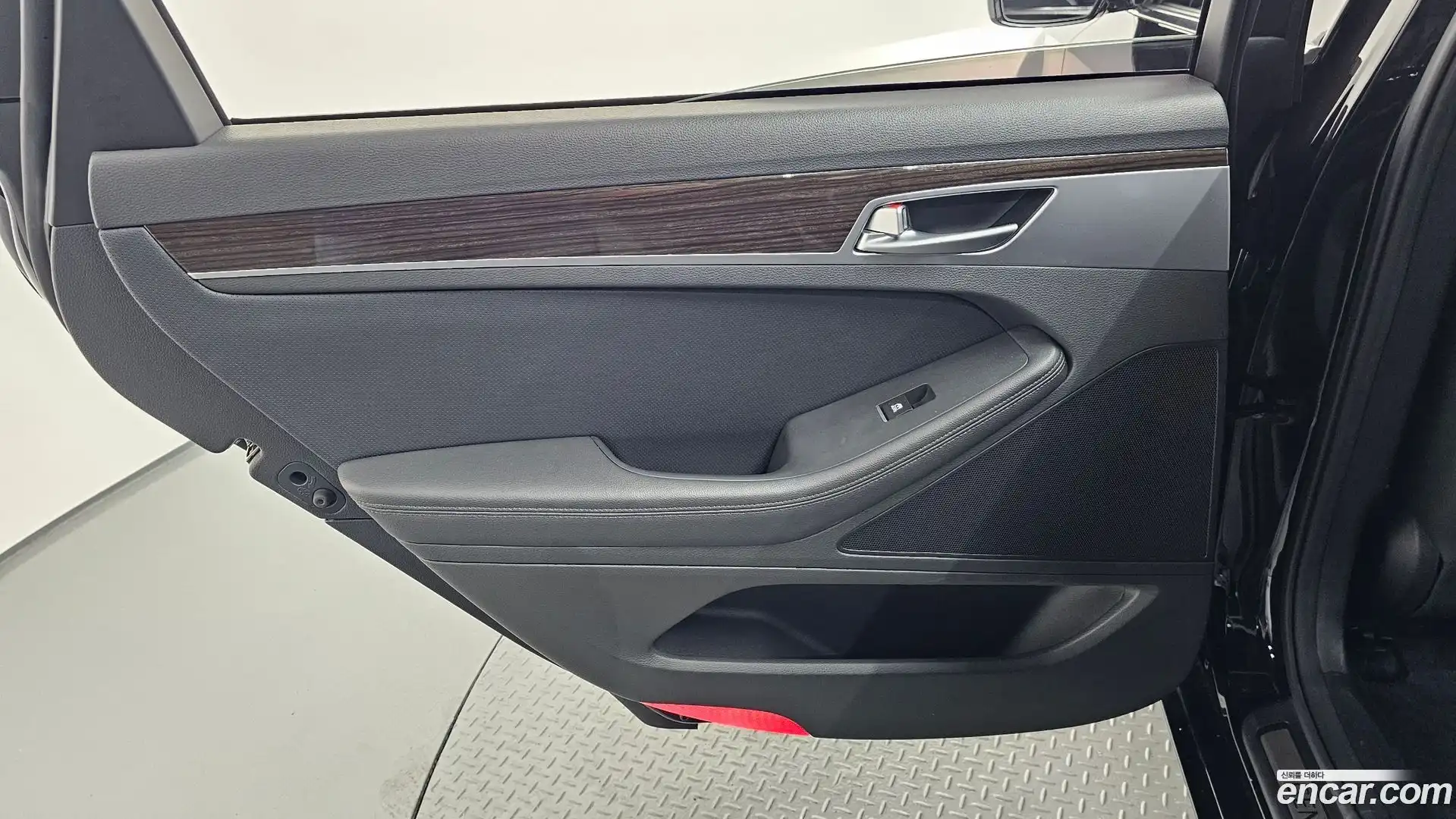 G80 Genesis 2019.4-INNER-035