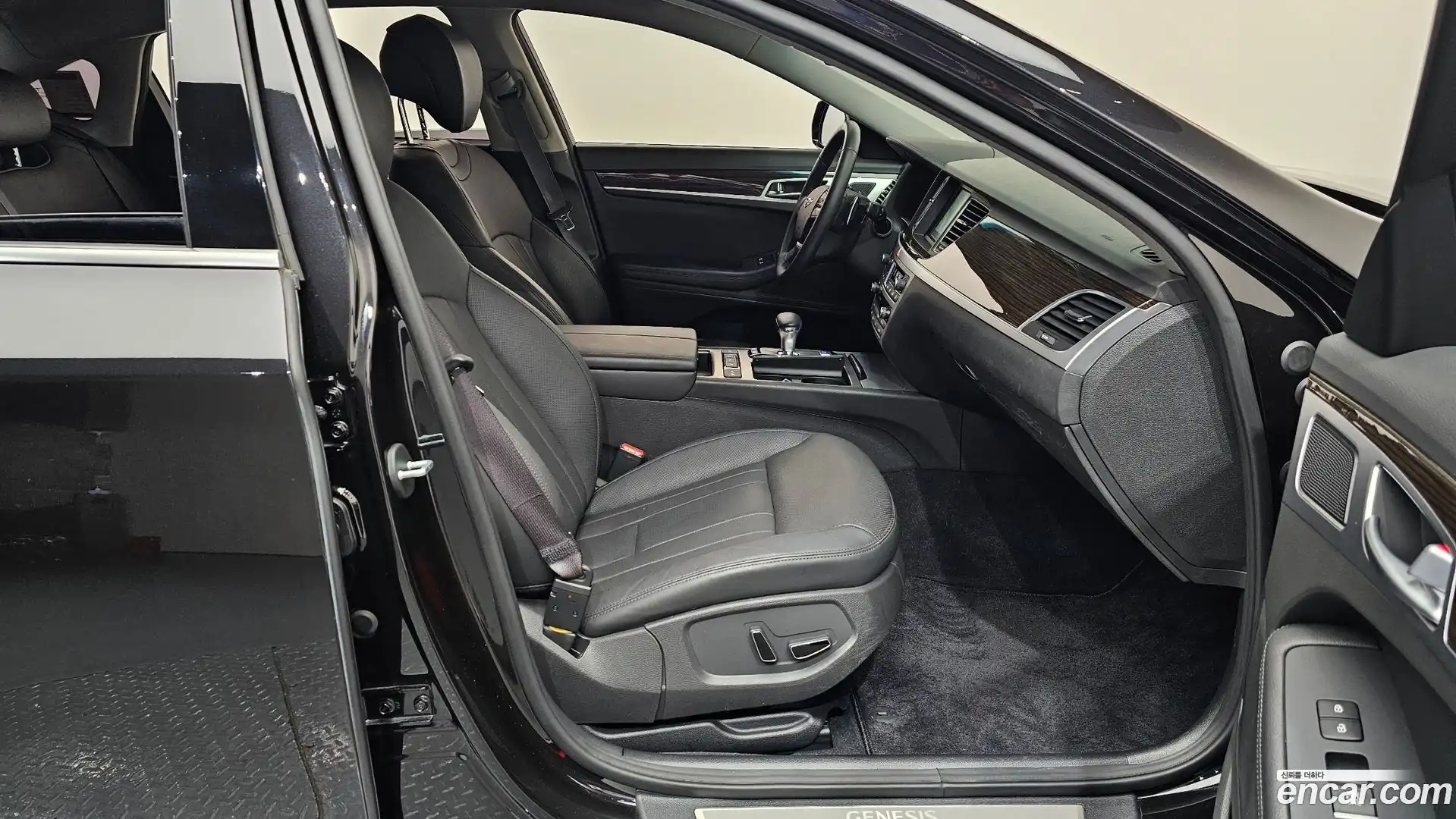 G80 Genesis 2019.4-INNER-036