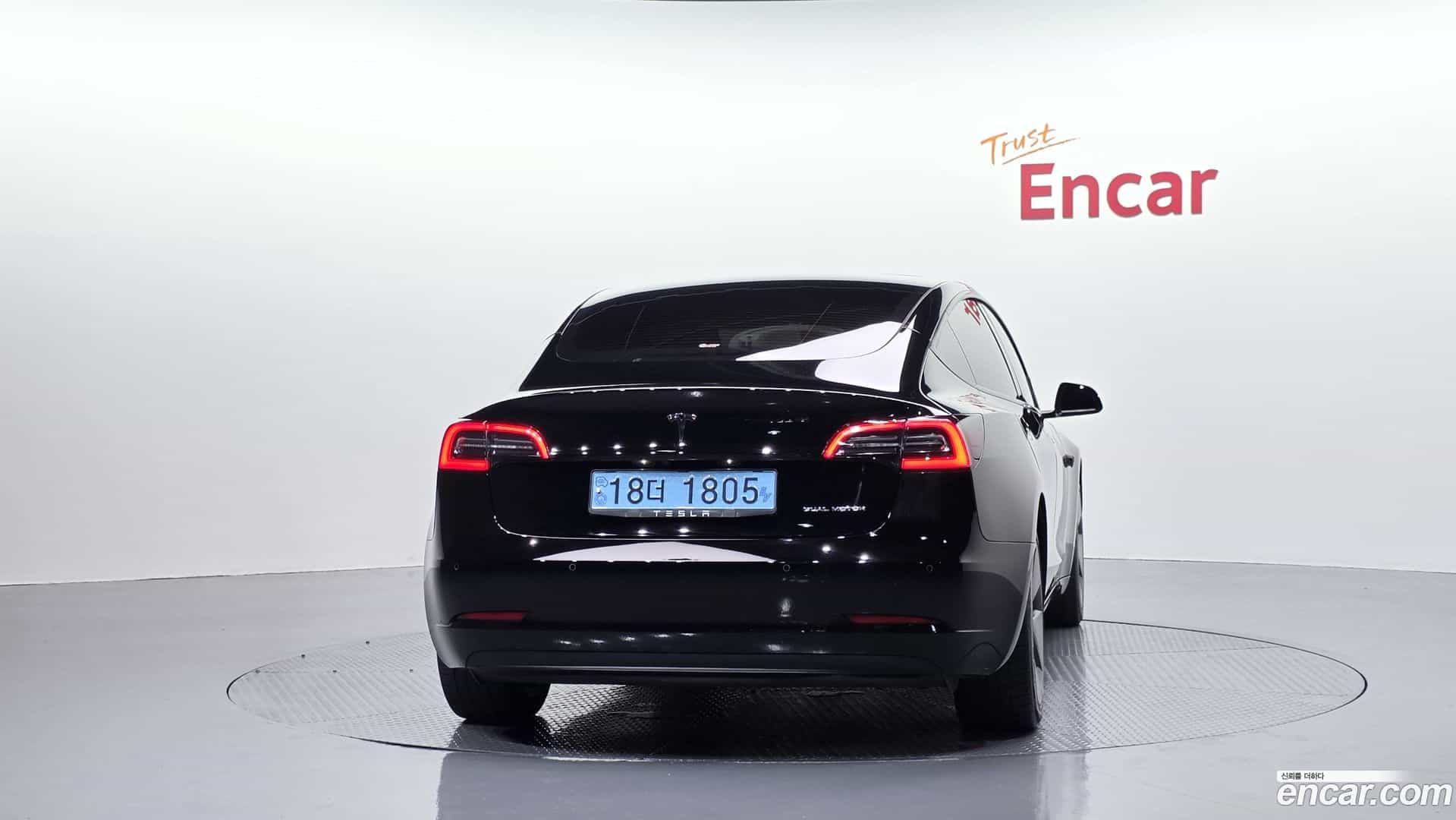 Model 3 Tesla 2021.10-OUTER-004