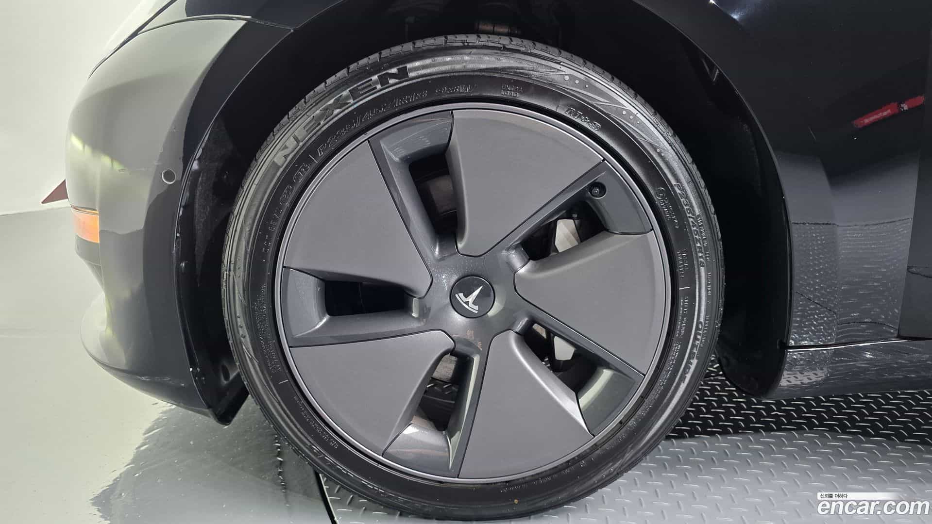 Model 3 Tesla 2021.10-OUTER-005