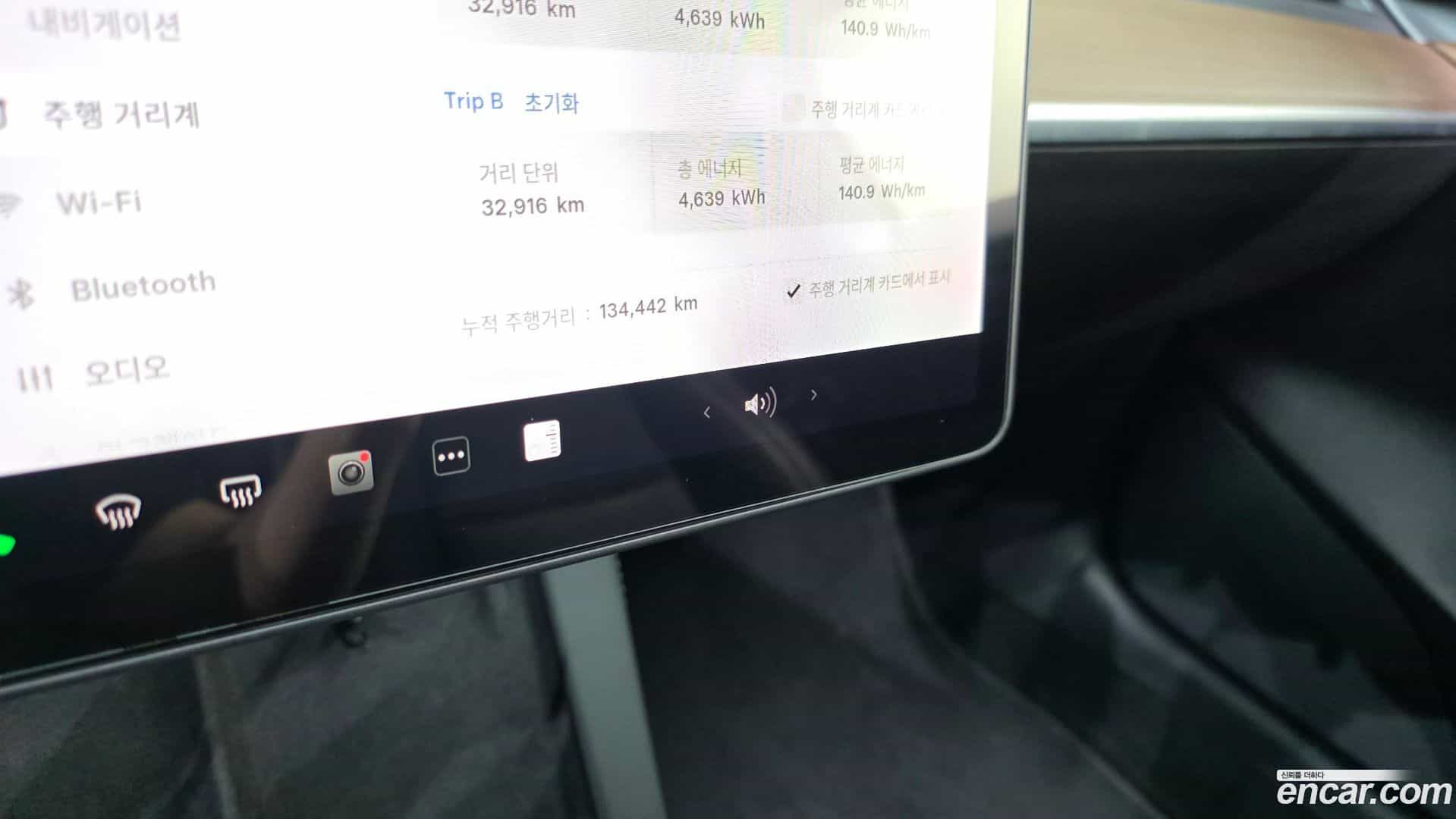 Model 3 Tesla 2021.10-INNER-008