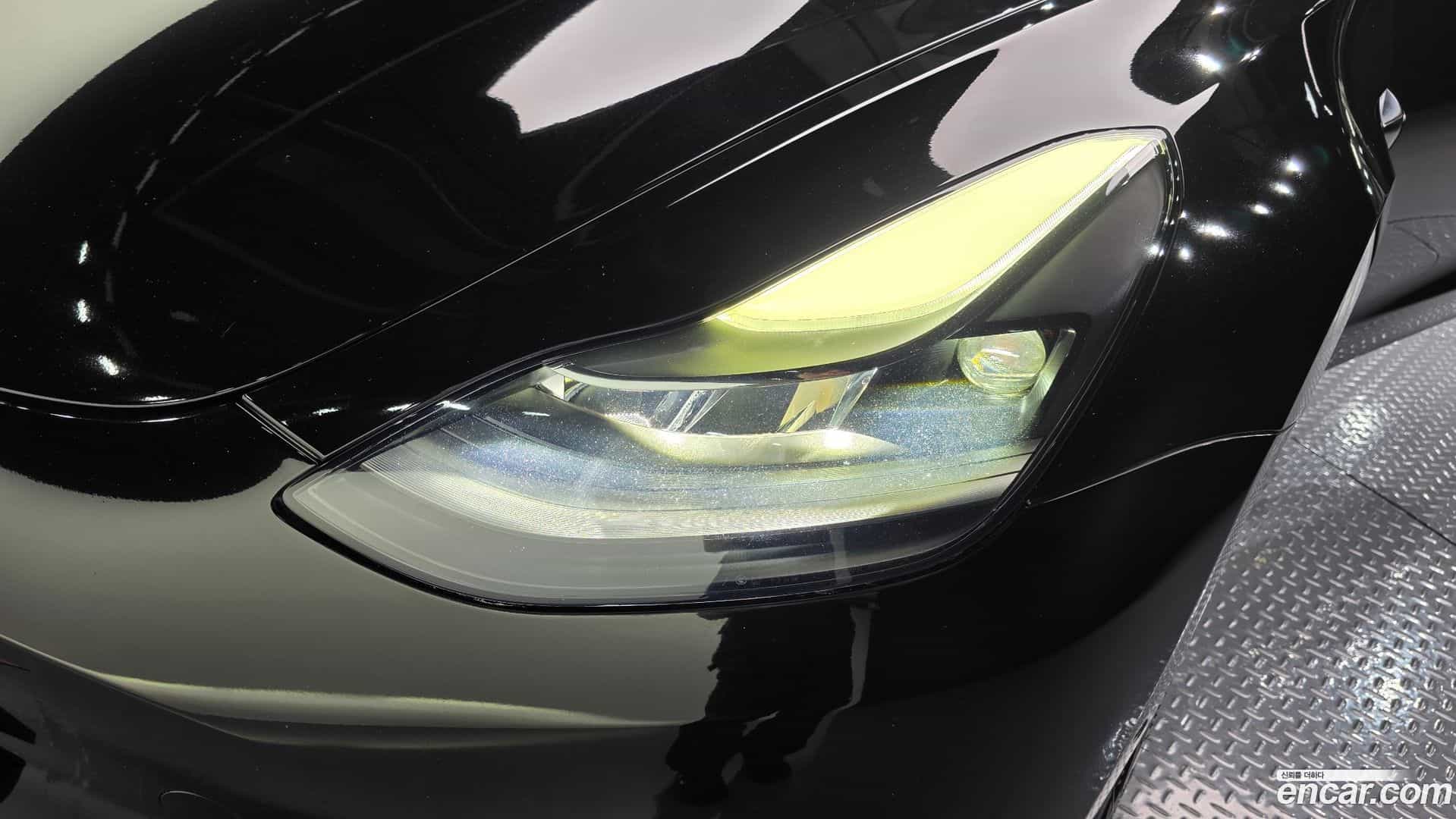 Model 3 Tesla 2021.10-OUTER-032