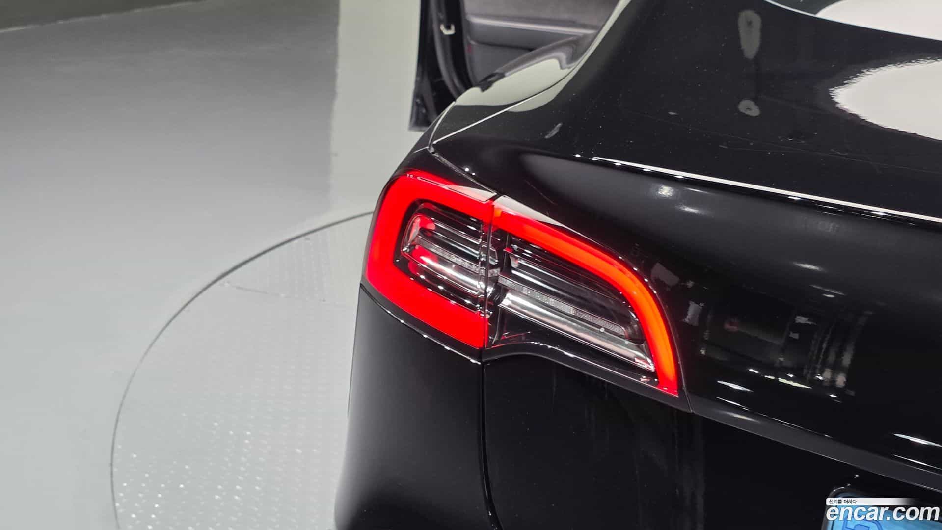 Model 3 Tesla 2021.10-OUTER-033