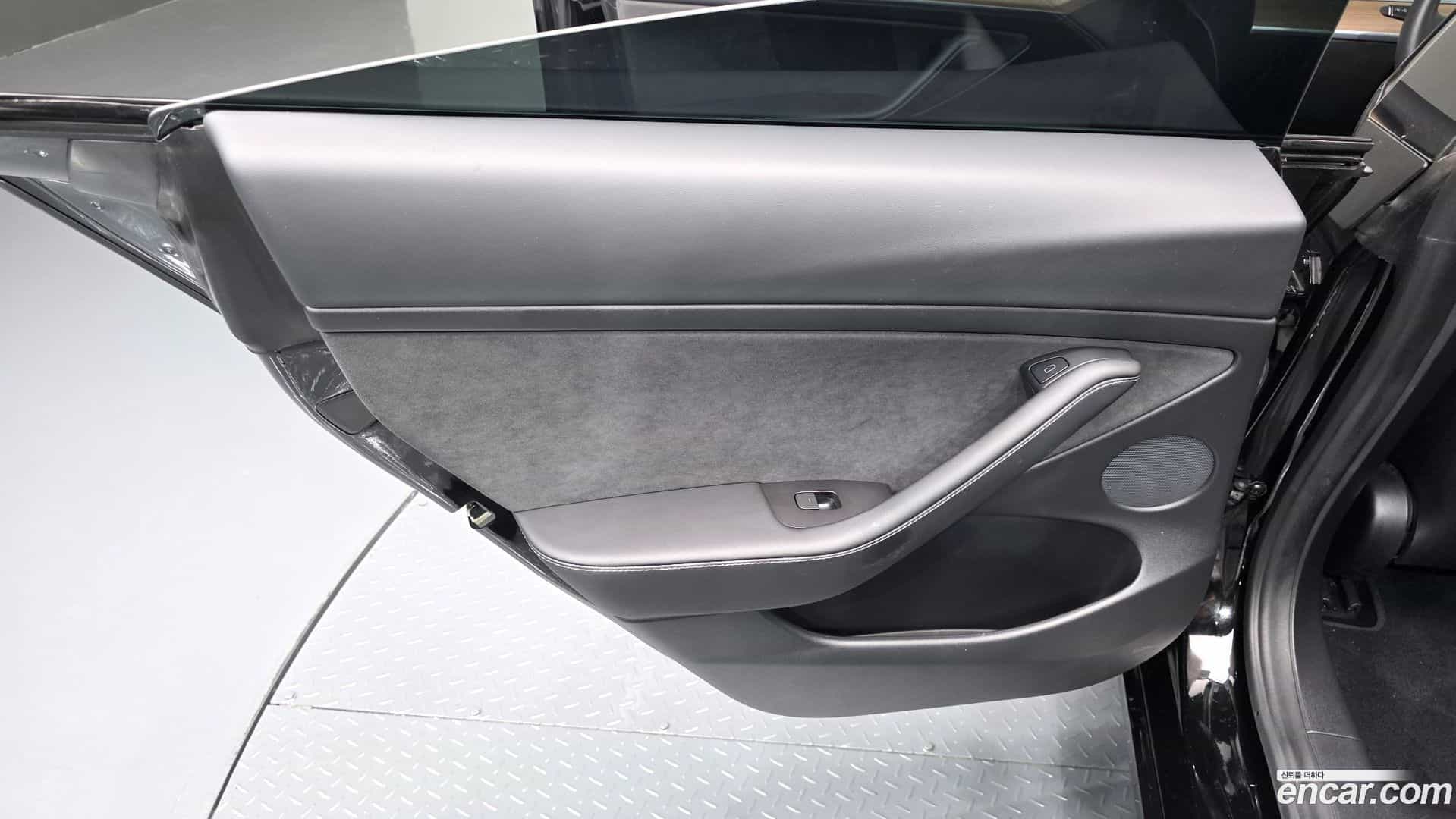 Model 3 Tesla 2021.10-INNER-035