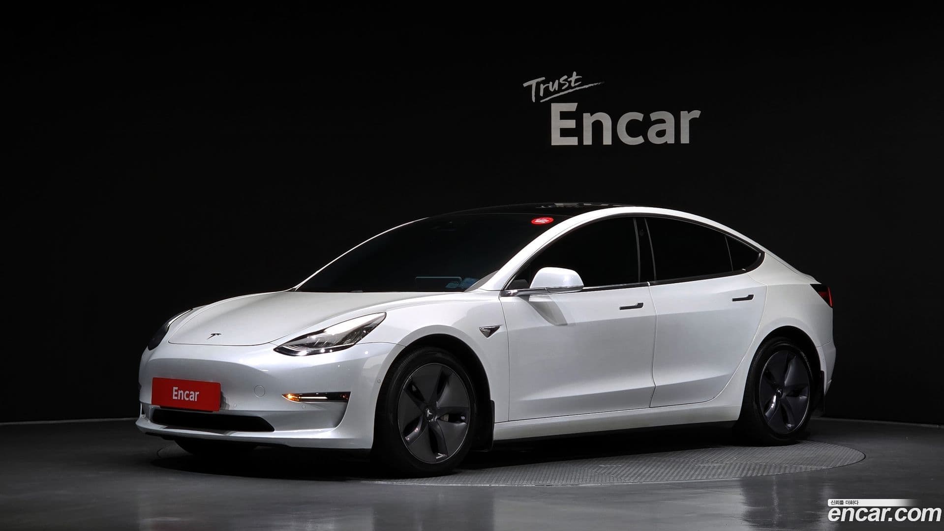 Main__Slider__Photo:Model 3 Tesla 2019.10-0
