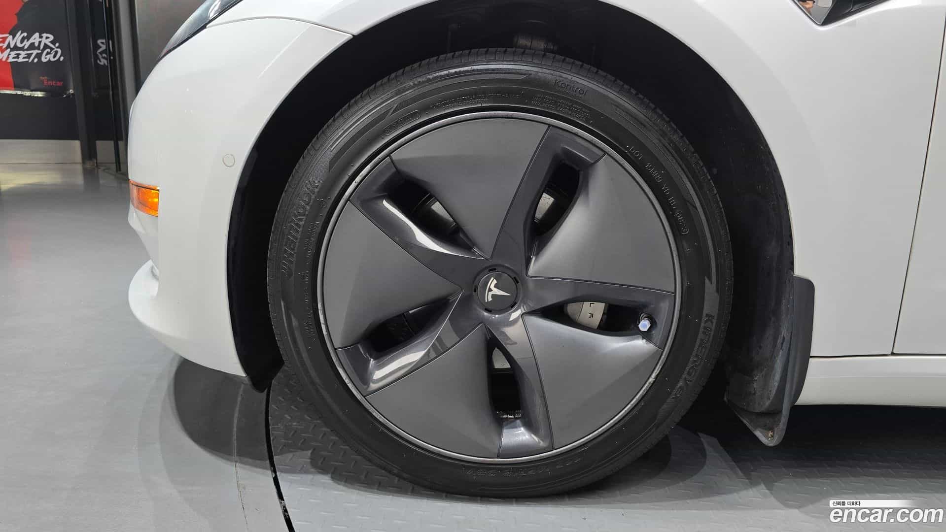 Model 3 Tesla 2019.10-OUTER-005