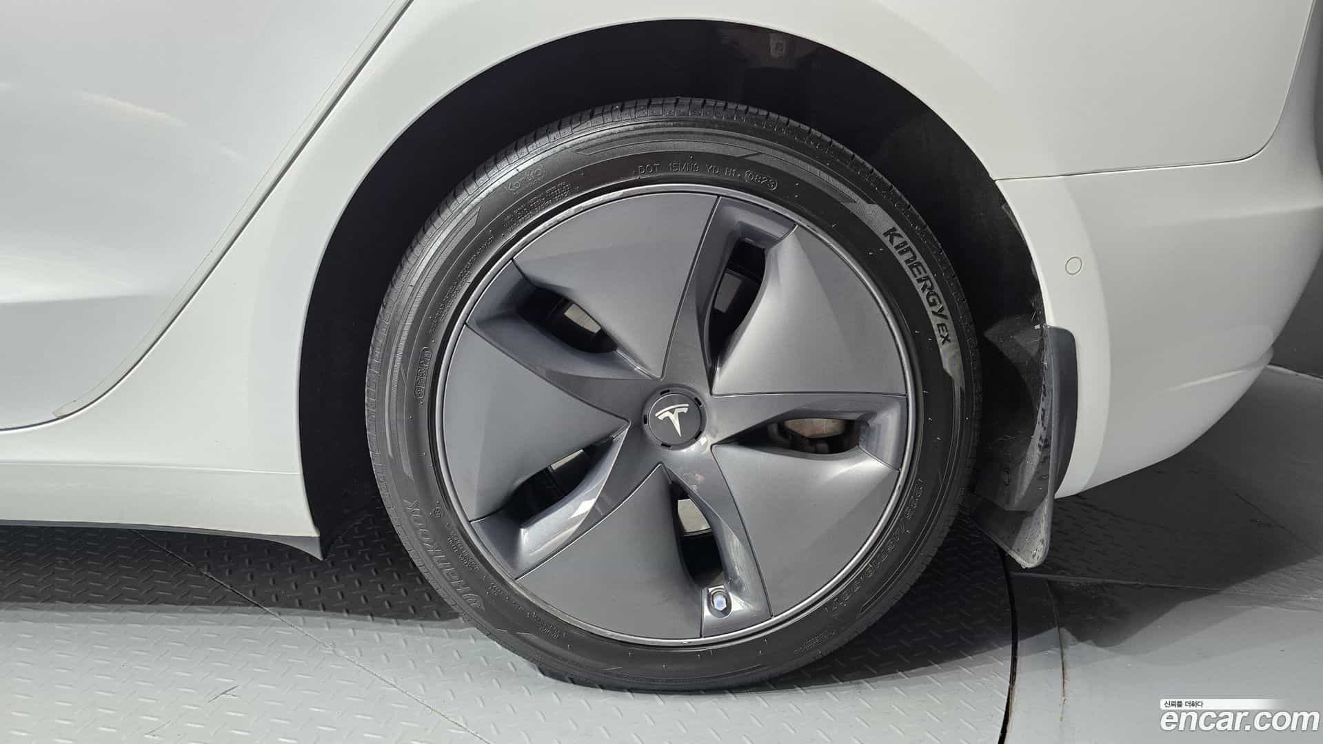 Model 3 Tesla 2019.10-OUTER-031