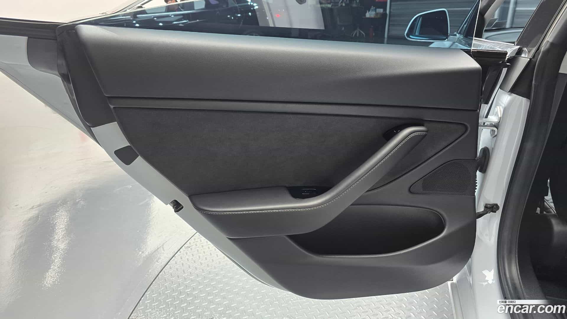 Model 3 Tesla 2019.10-INNER-035