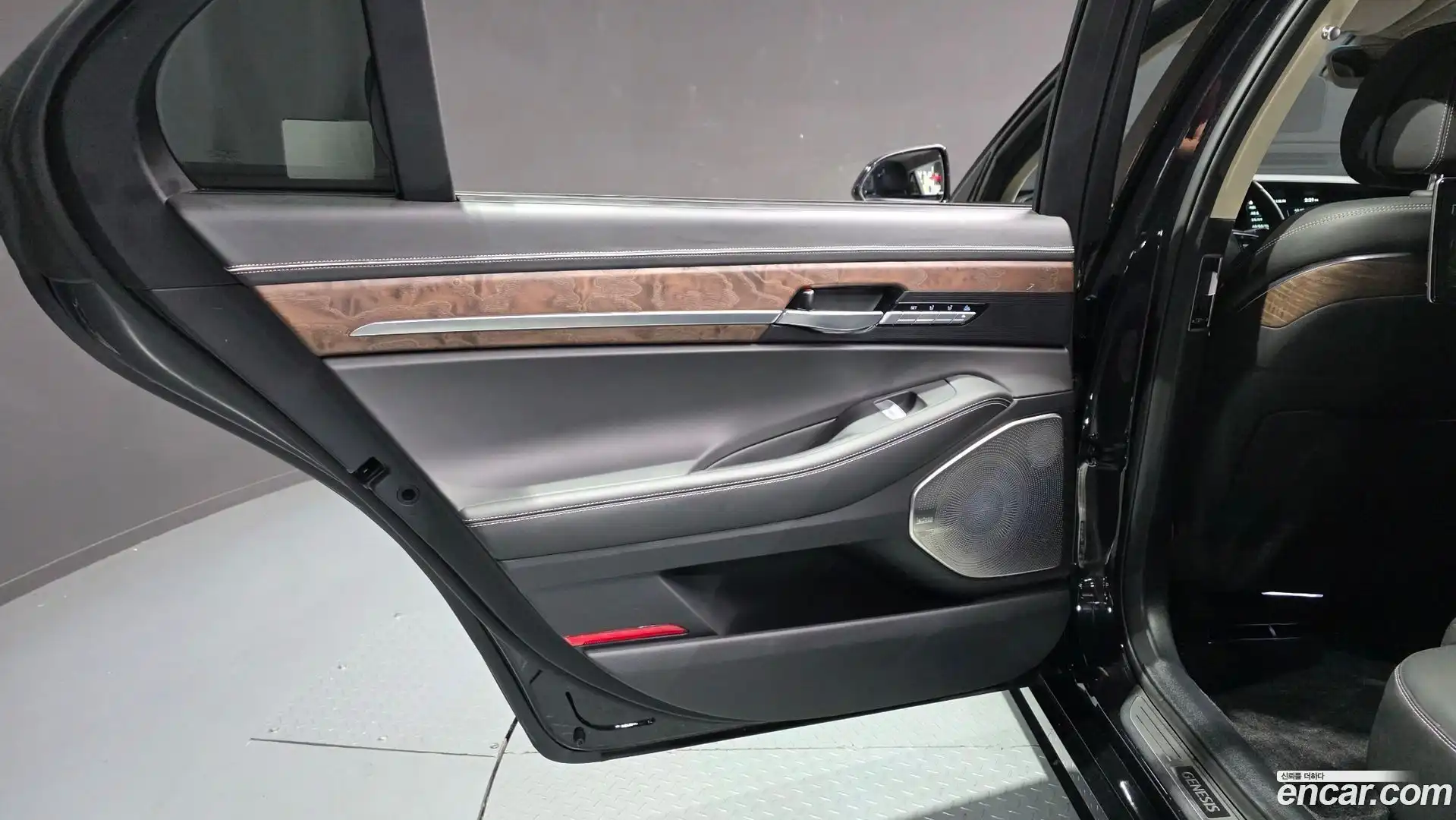 G90 Genesis 2021.1-INNER-035