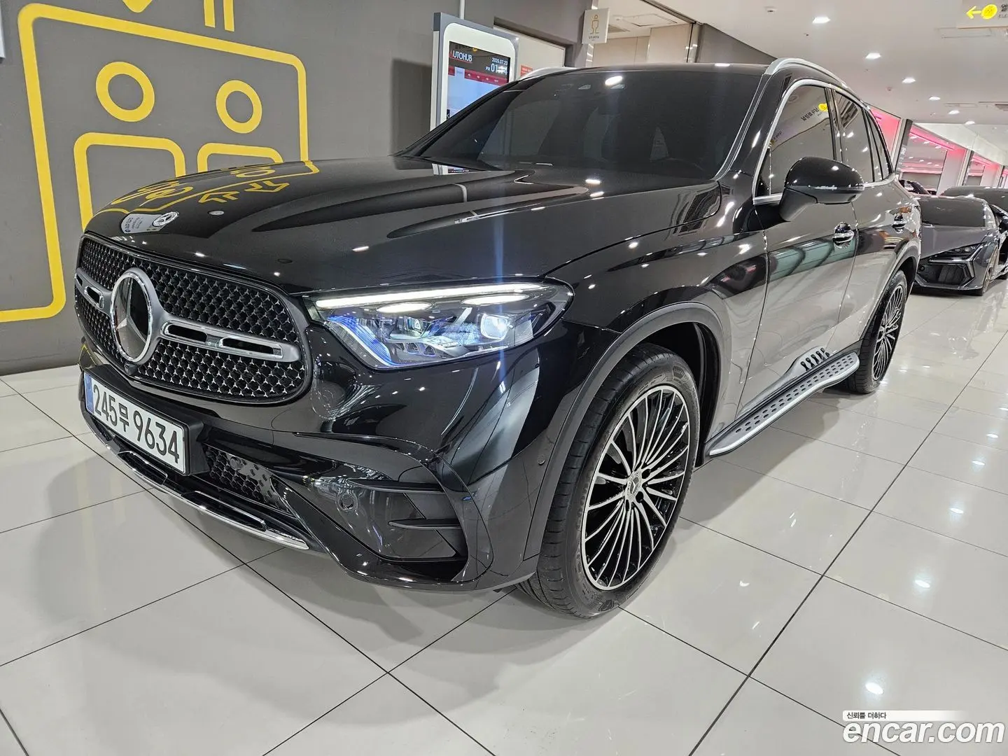 Main__Slider__Photo:GLC-Class Mercedes-Benz 2023.9-0