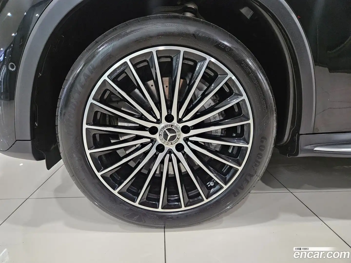 GLC-Class Mercedes-Benz 2023.9-OUTER-005