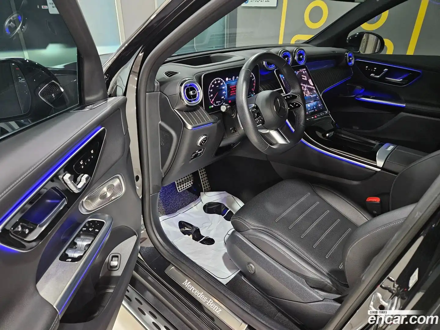 GLC-Class Mercedes-Benz 2023.9-INNER-010