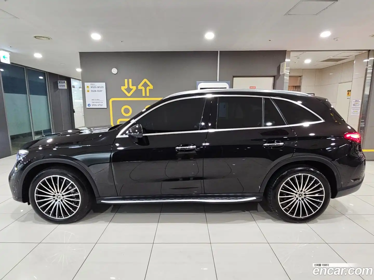 GLC-Class Mercedes-Benz 2023.9-OPTION-024