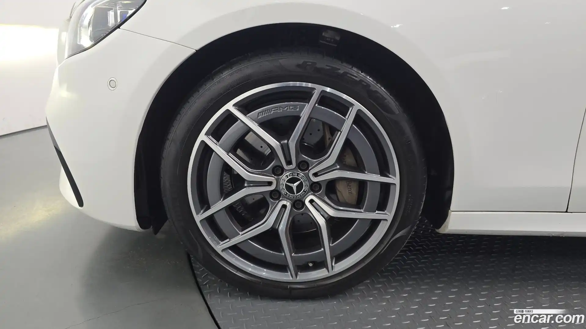 E-Class Mercedes-Benz 2023.8-OUTER-005