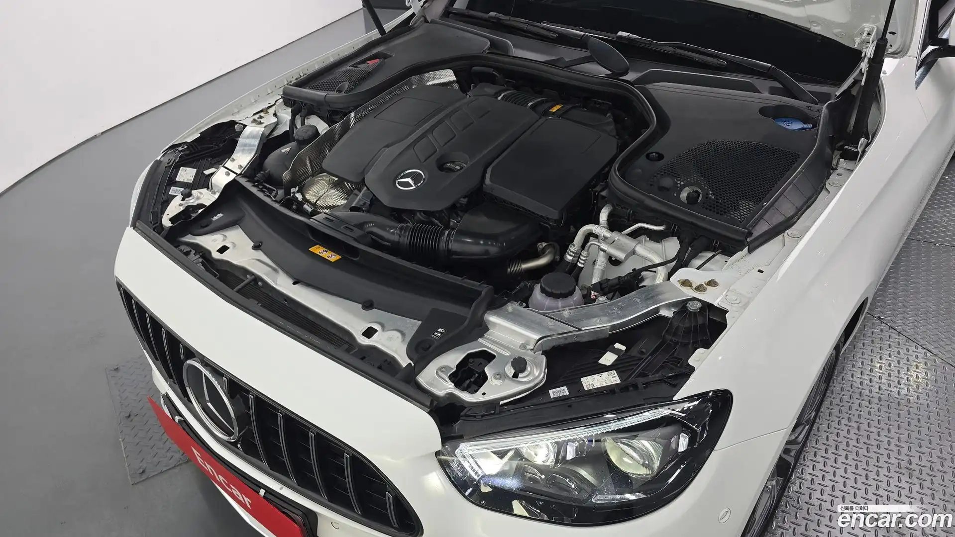 E-Class Mercedes-Benz 2023.8-OUTER-006