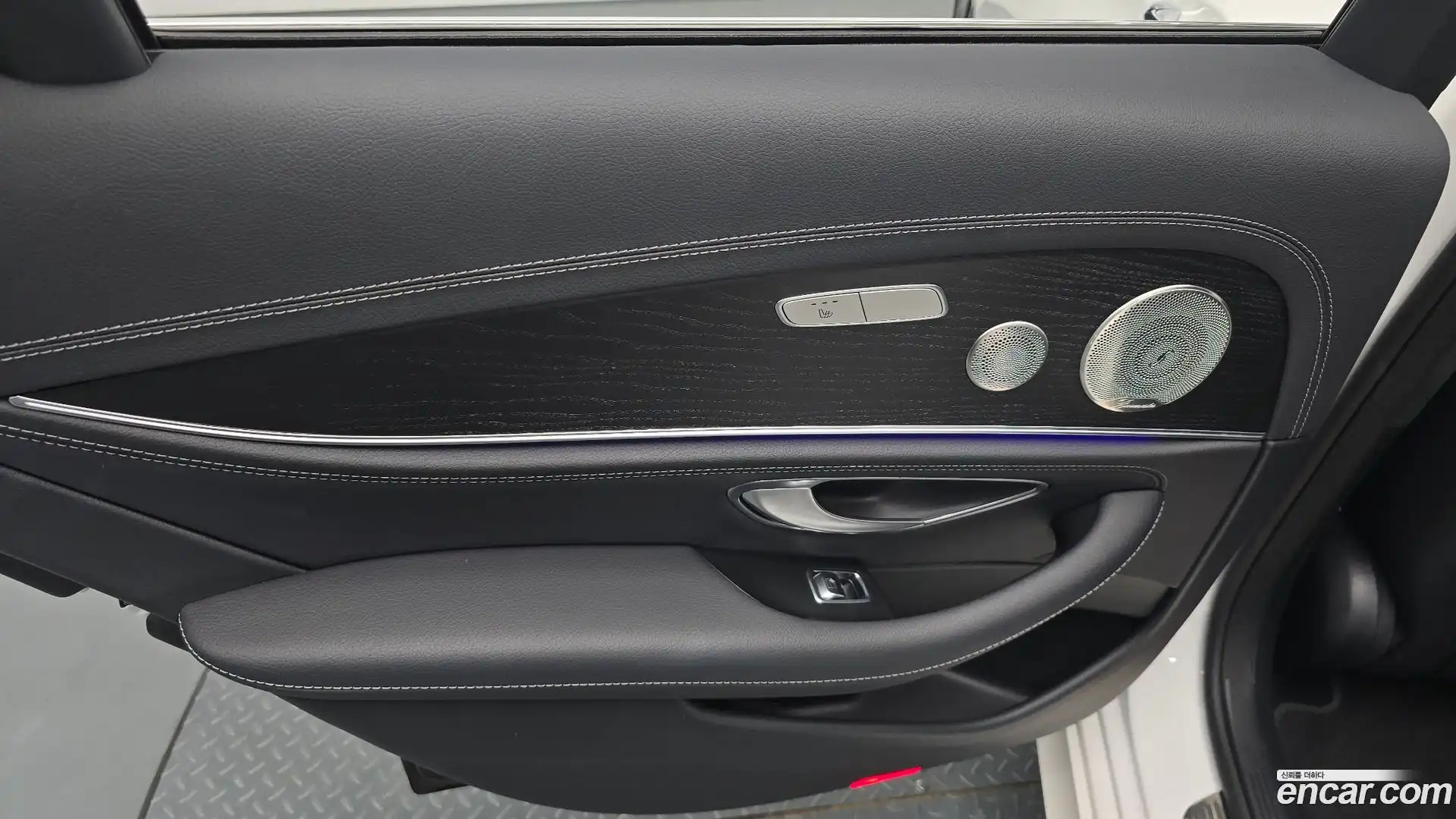 E-Class Mercedes-Benz 2023.8-INNER-035
