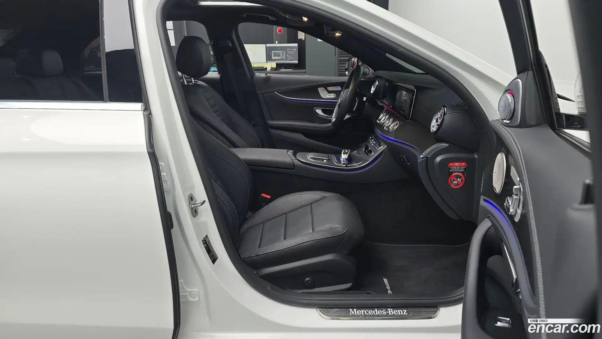 E-Class Mercedes-Benz 2023.8-INNER-036