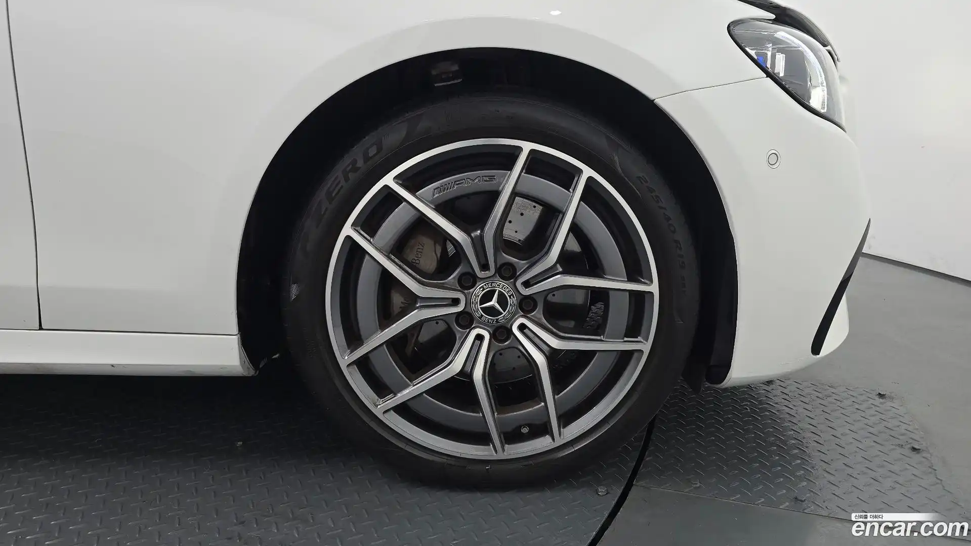 E-Class Mercedes-Benz 2023.8-OPTION-045