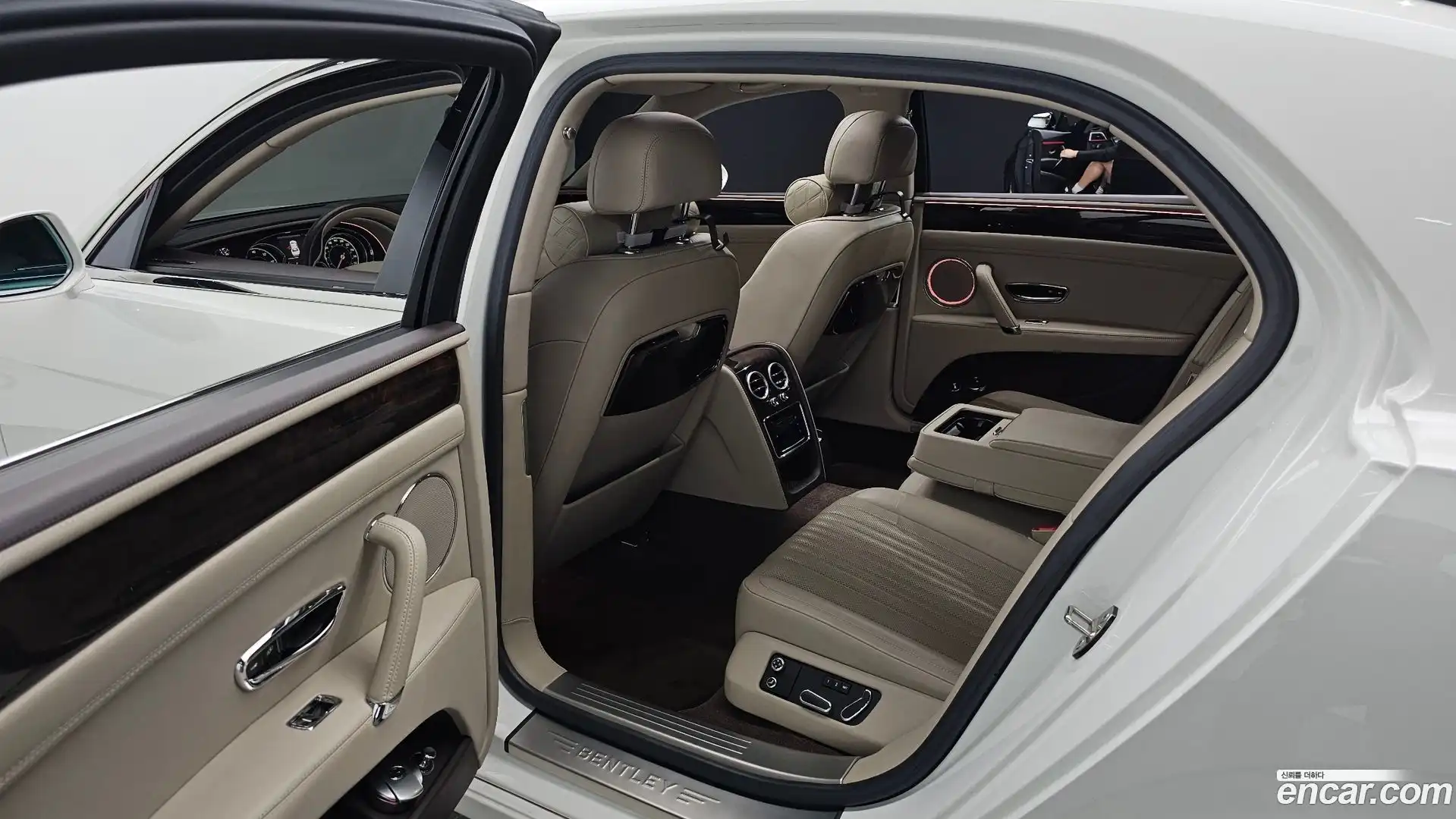 Flying Spur Bentley 2018.6-OPTION-016