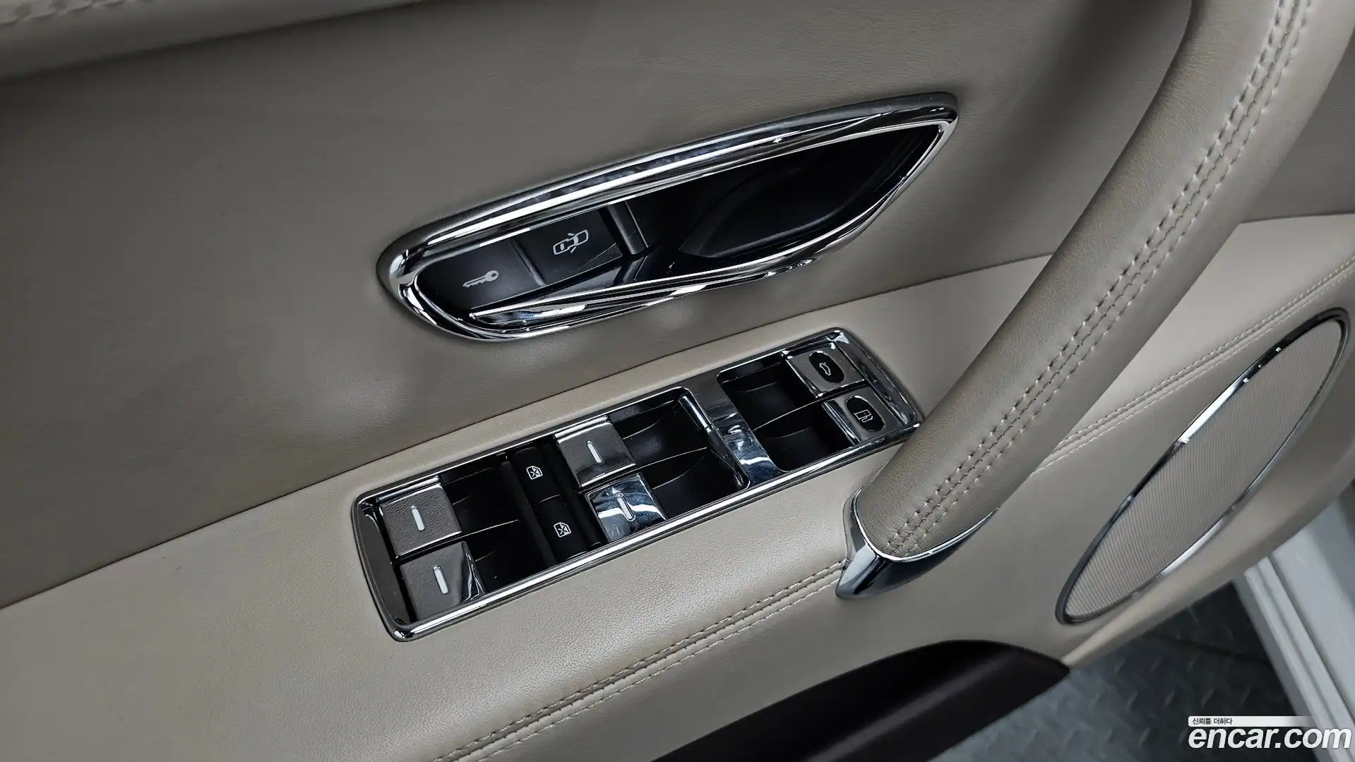 Flying Spur Bentley 2018.6-OPTION-048