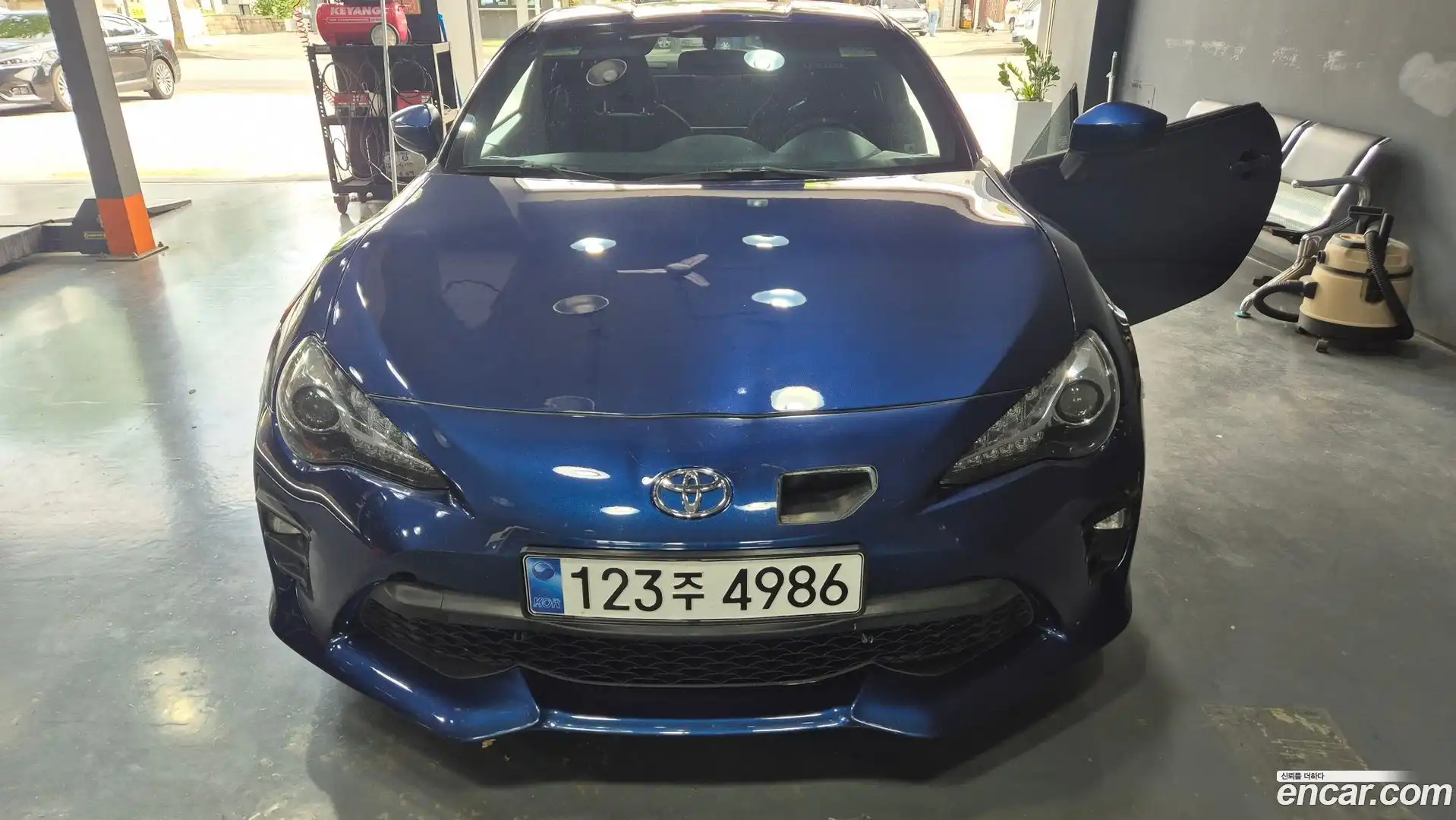 86 Toyota 2012.10-OUTER-001
