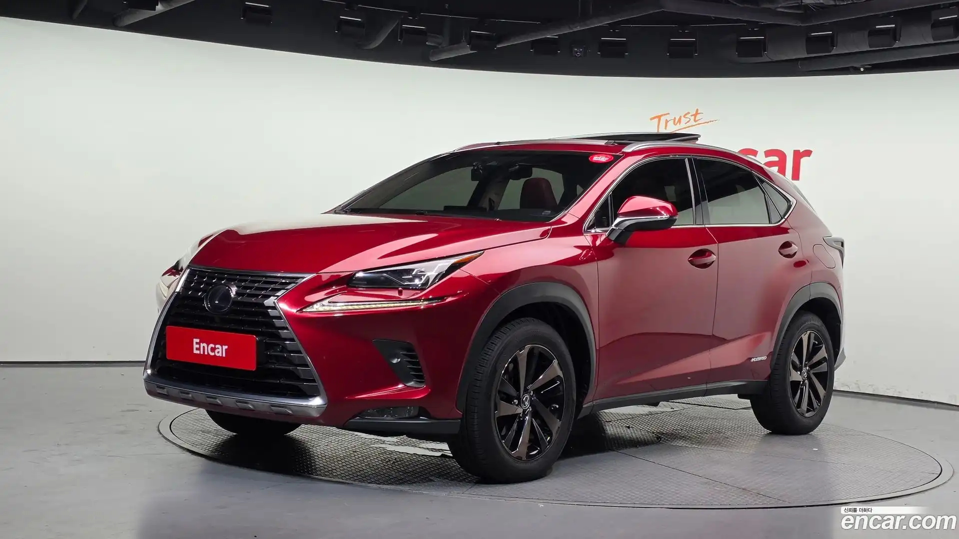 NX Lexus 2018.9-OUTER-001