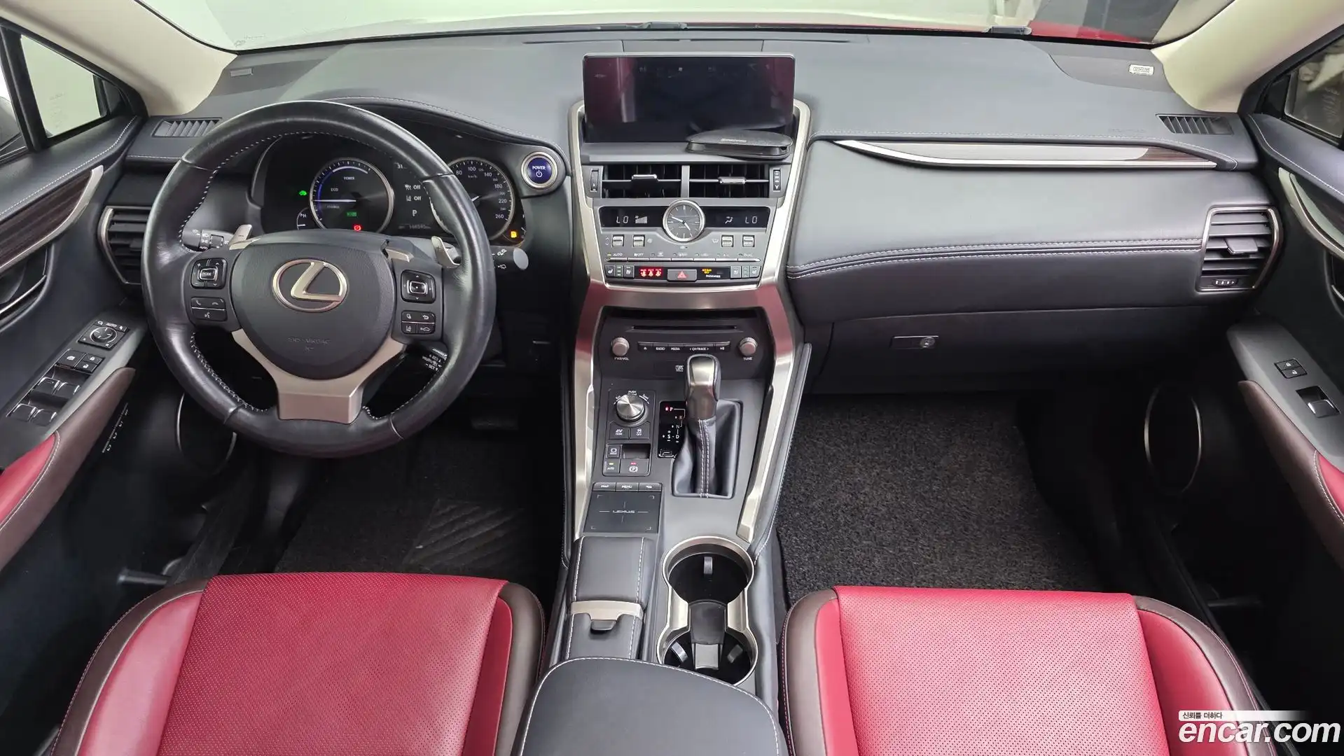 NX Lexus 2018.9-INNER-007