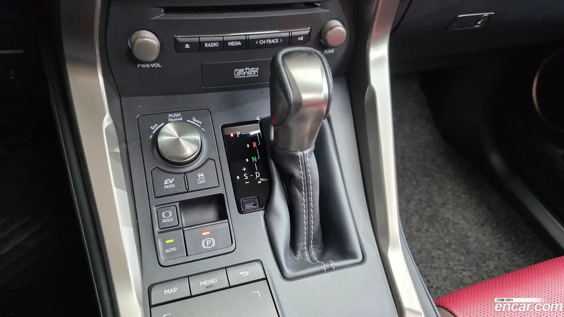 NX Lexus 2018.9-INNER-009