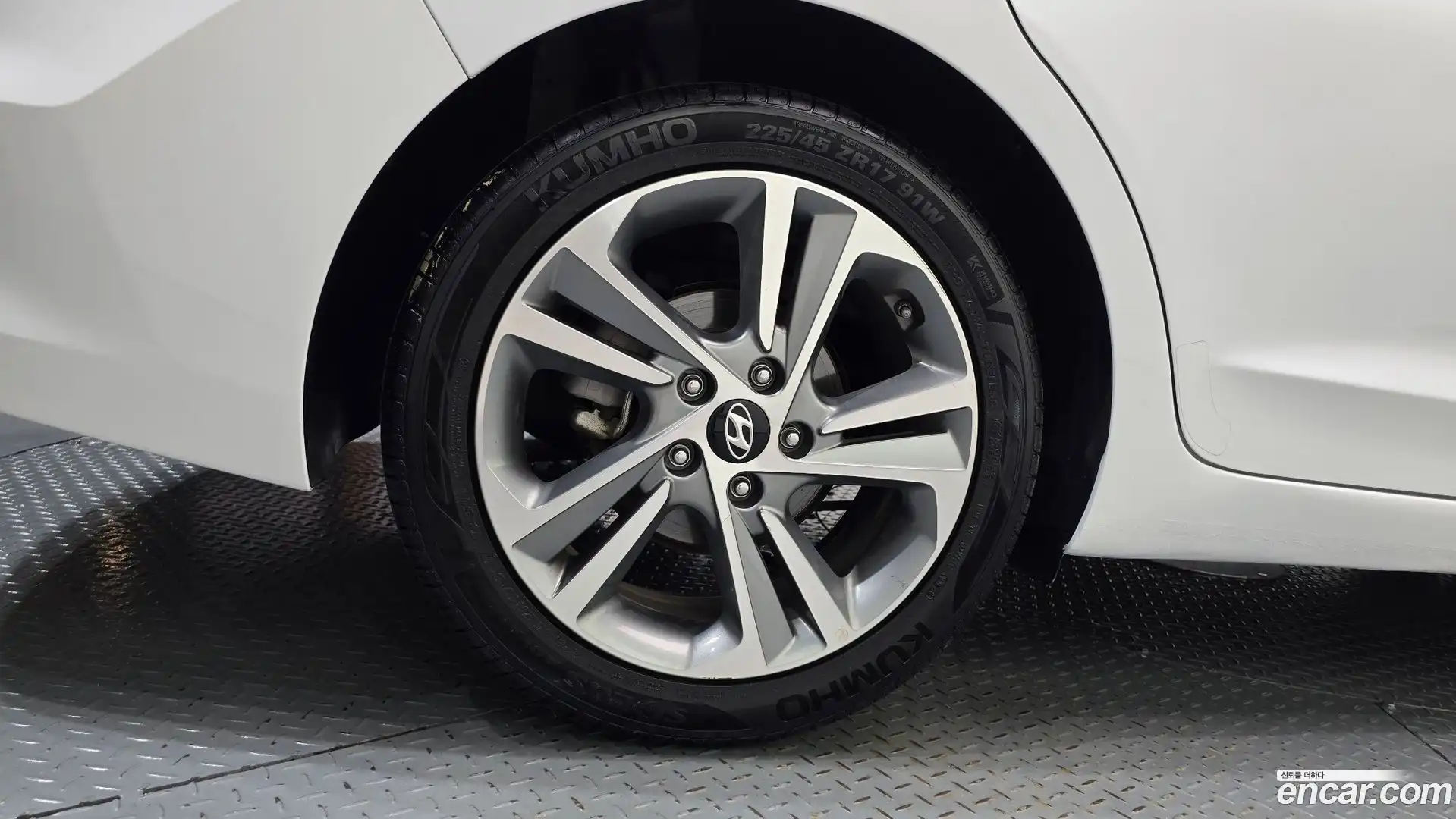 AVANTE Hyundai 2018.1-OUTER-005