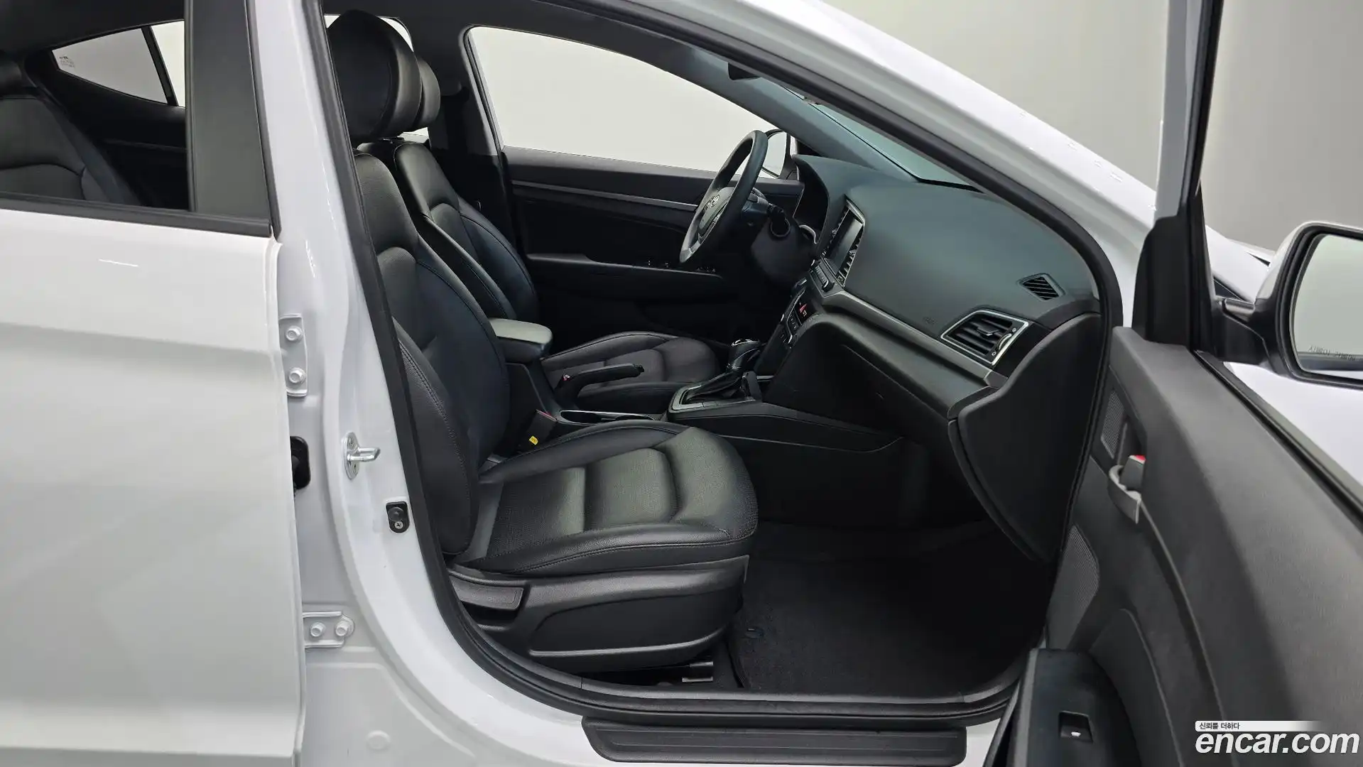 AVANTE Hyundai 2018.1-OPTION-015