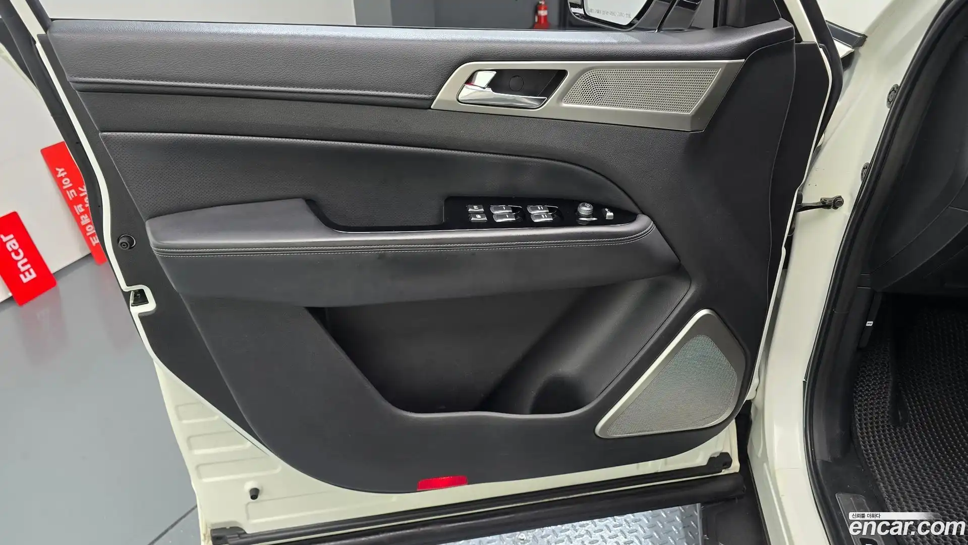 Rexton KG Mobility 2017.10-INNER-034