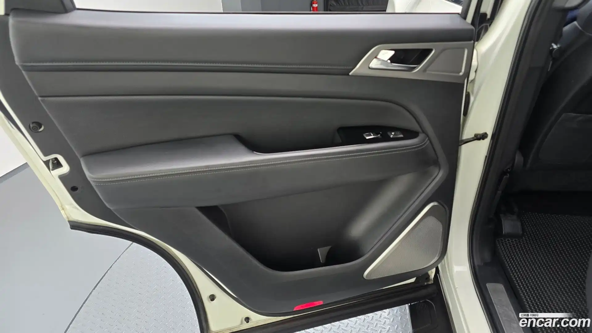 Rexton KG Mobility 2017.10-INNER-035