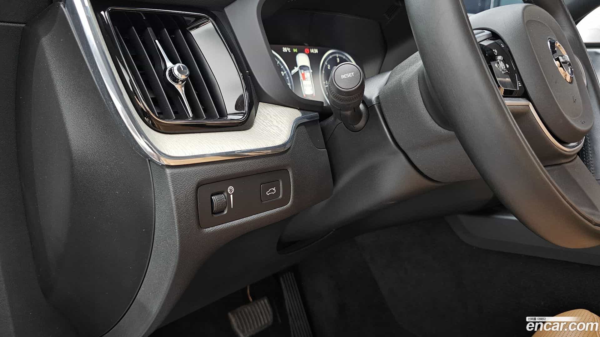 XC60 Volvo 2019.7-OPTION-024