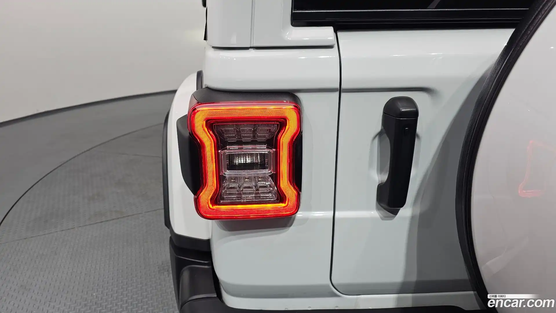 Wrangler Jeep 2021.2-OUTER-033