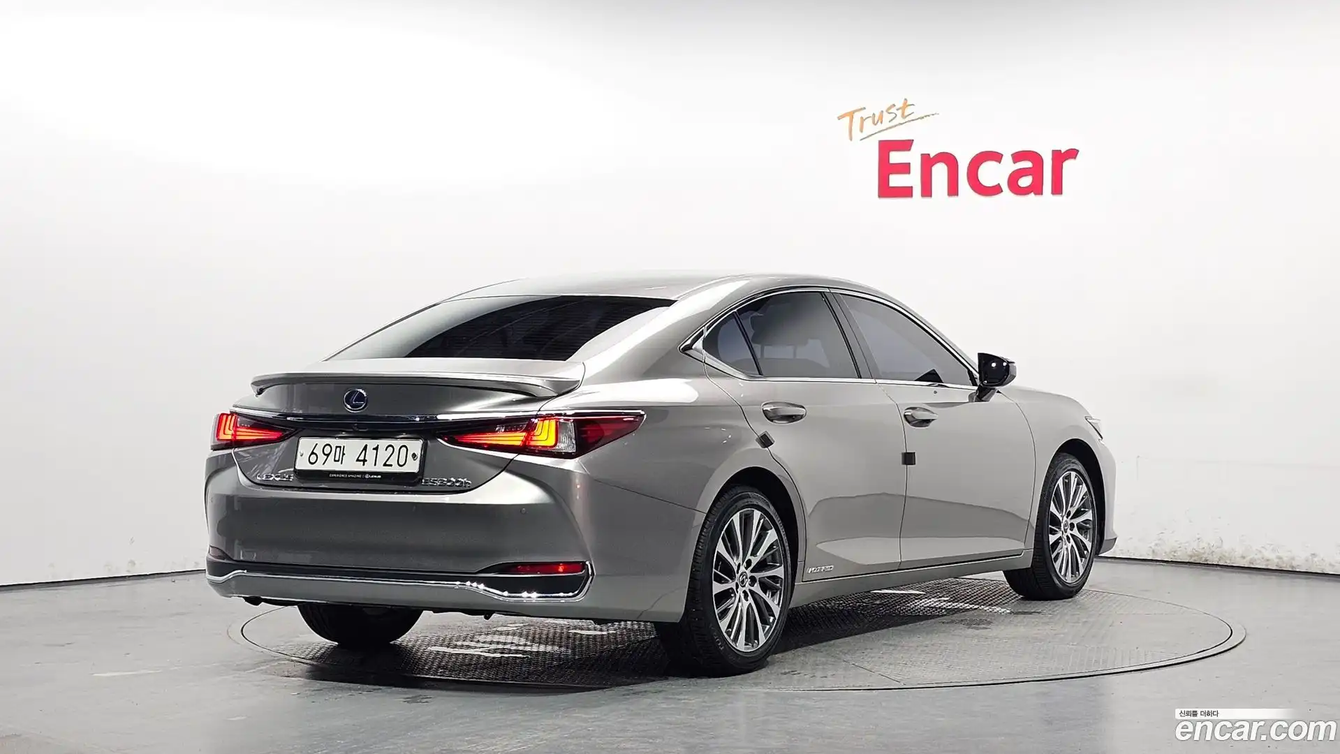 ES Lexus 2018.10-OUTER-002