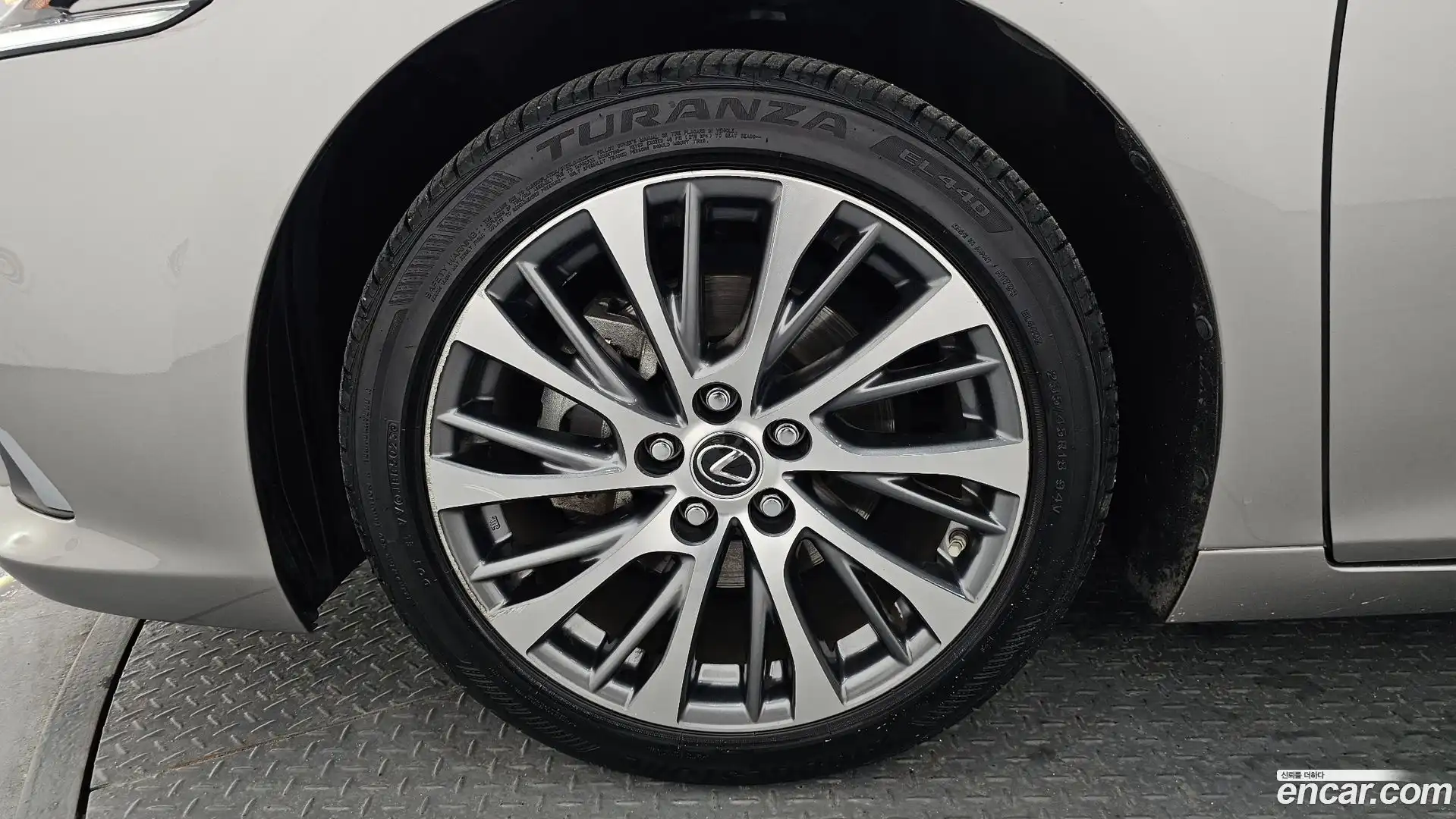 ES Lexus 2018.10-OUTER-005