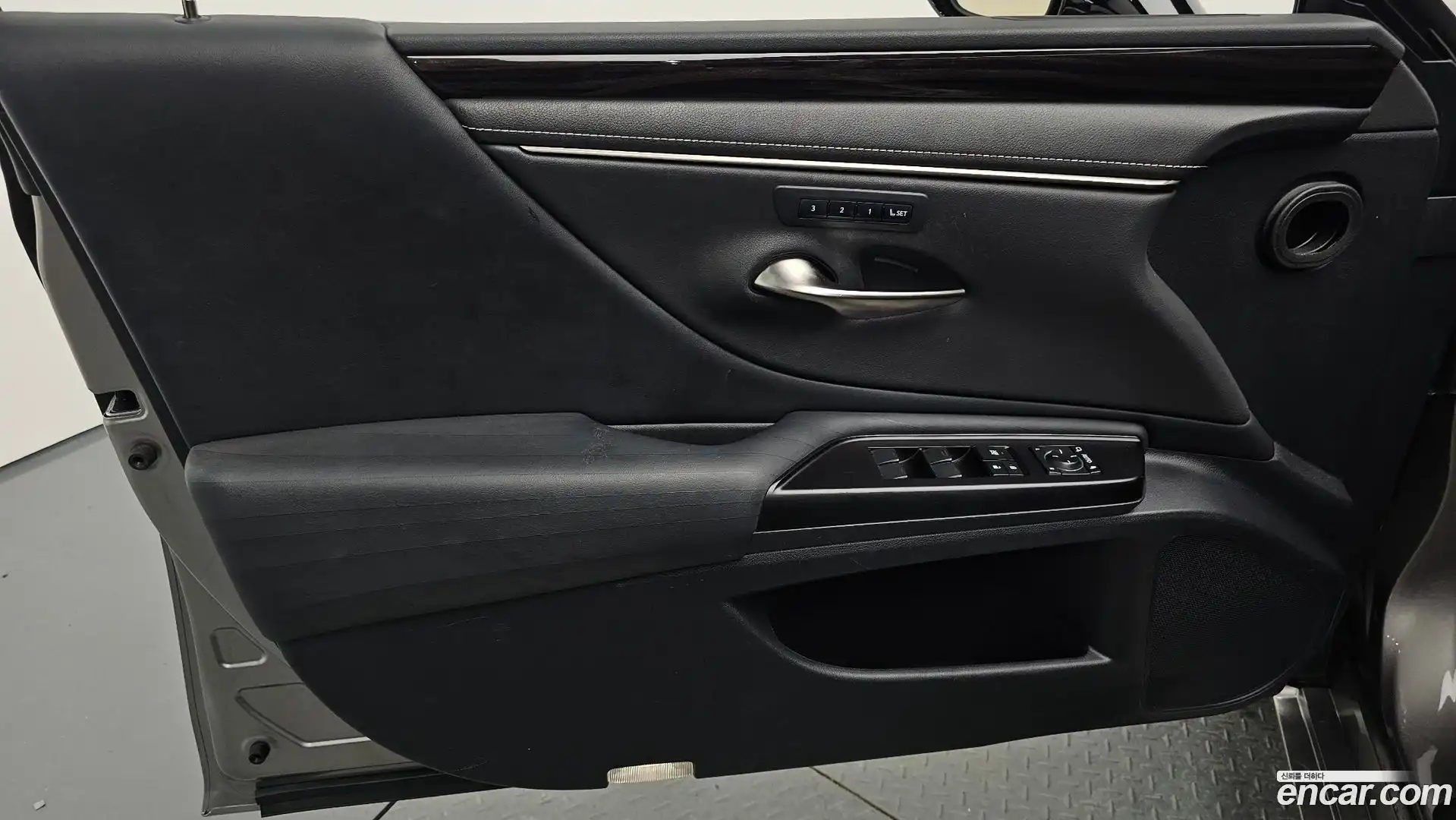 ES Lexus 2018.10-INNER-034