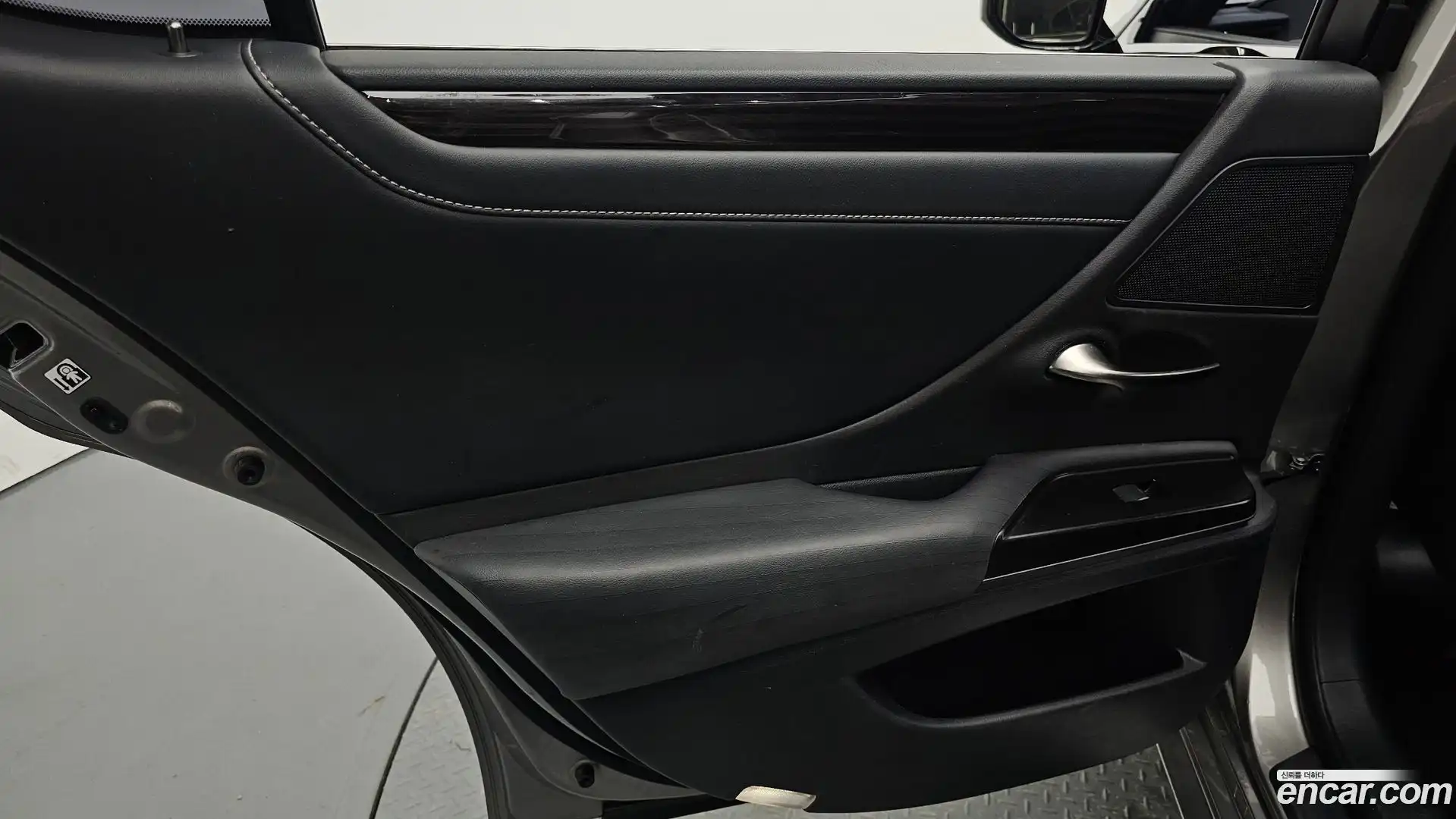 ES Lexus 2018.10-INNER-035