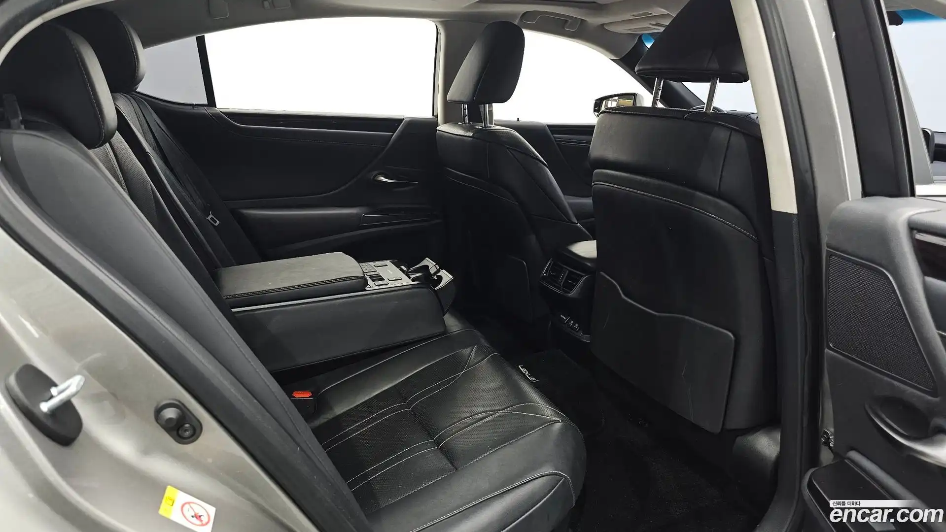 ES Lexus 2018.10-INNER-036