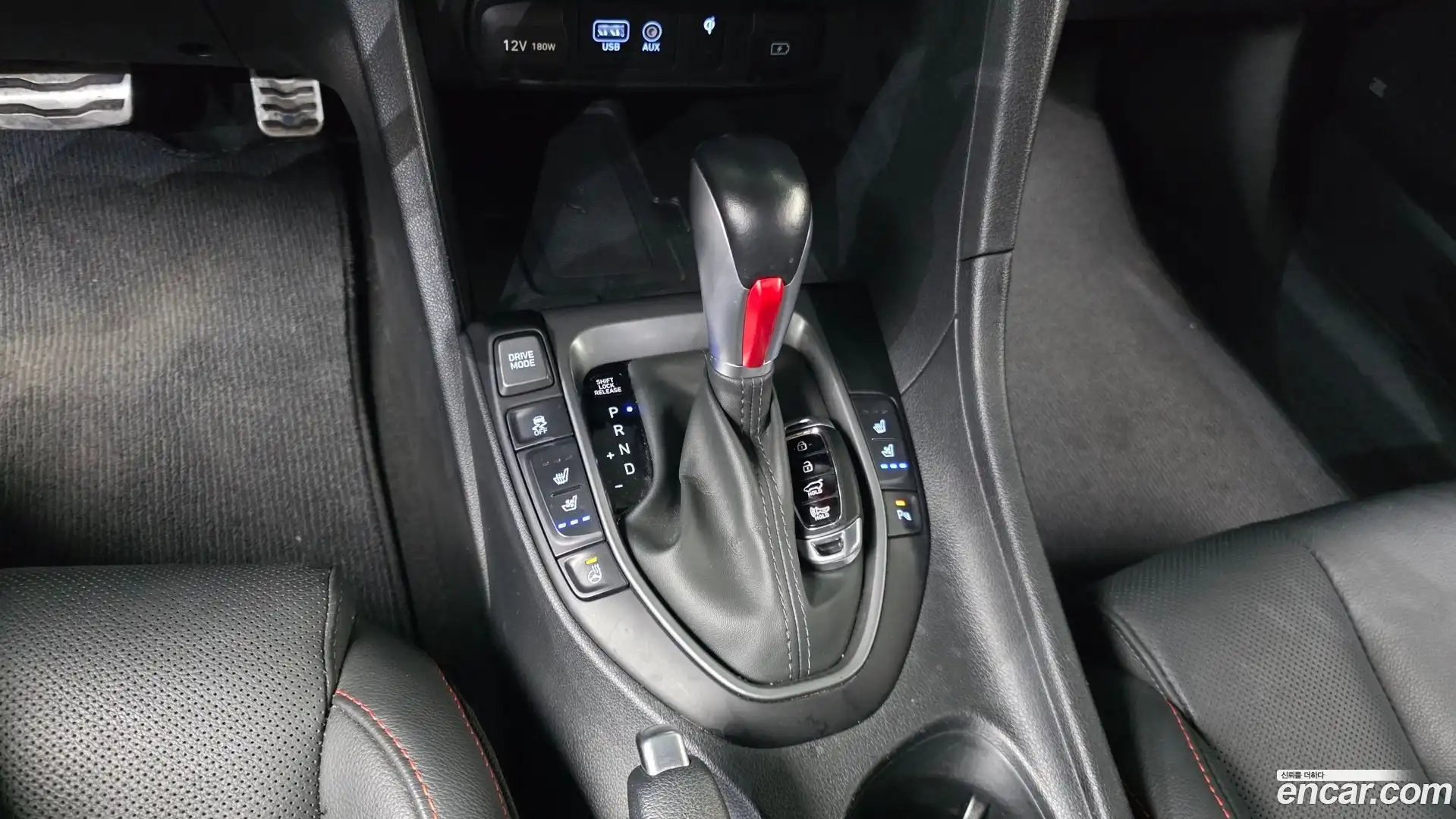 Veloster Hyundai 2018.11-INNER-009