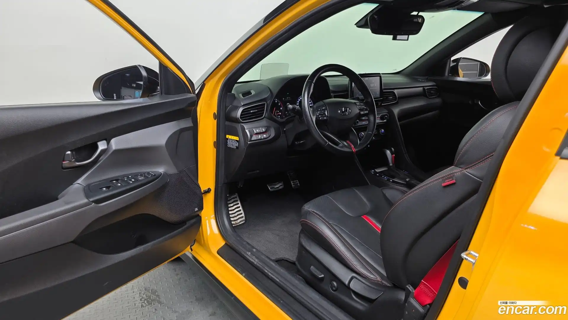 Veloster Hyundai 2018.11-INNER-010