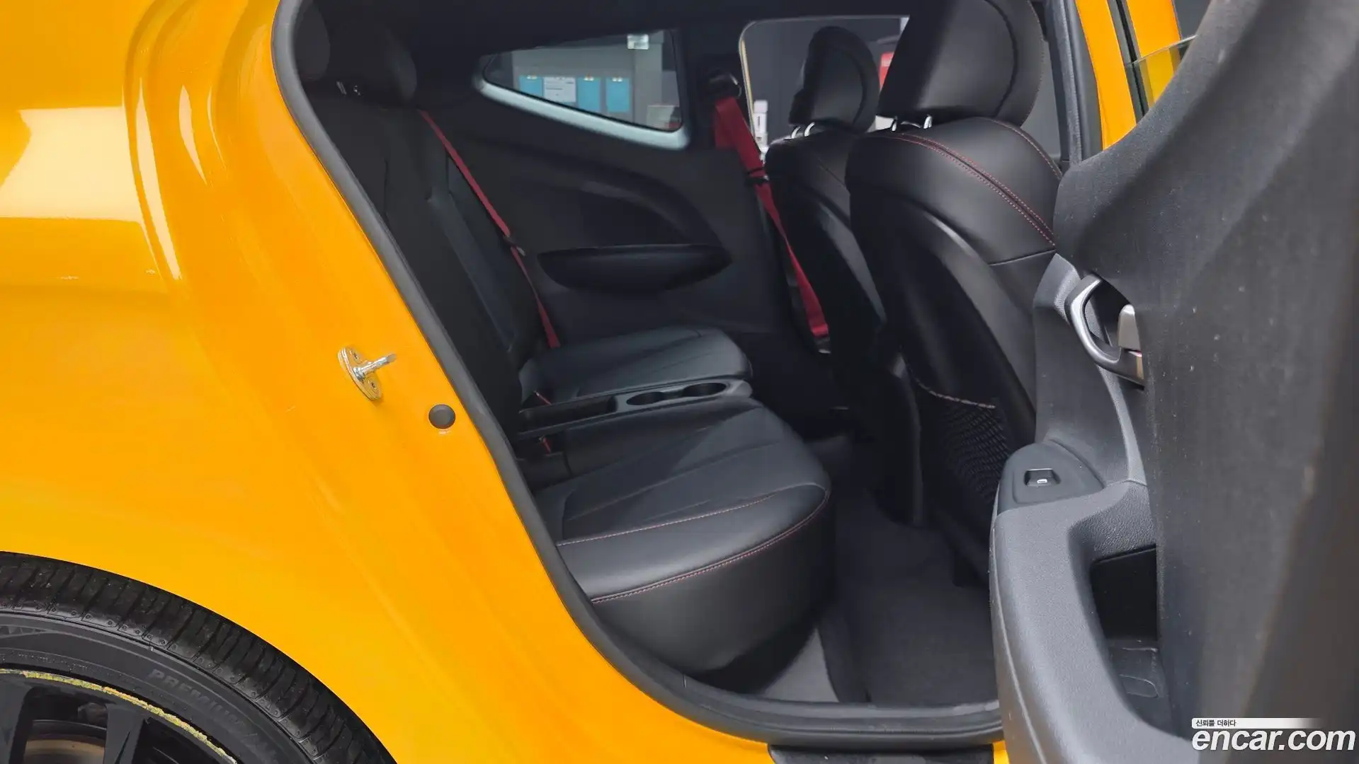 Veloster Hyundai 2018.11-OPTION-016