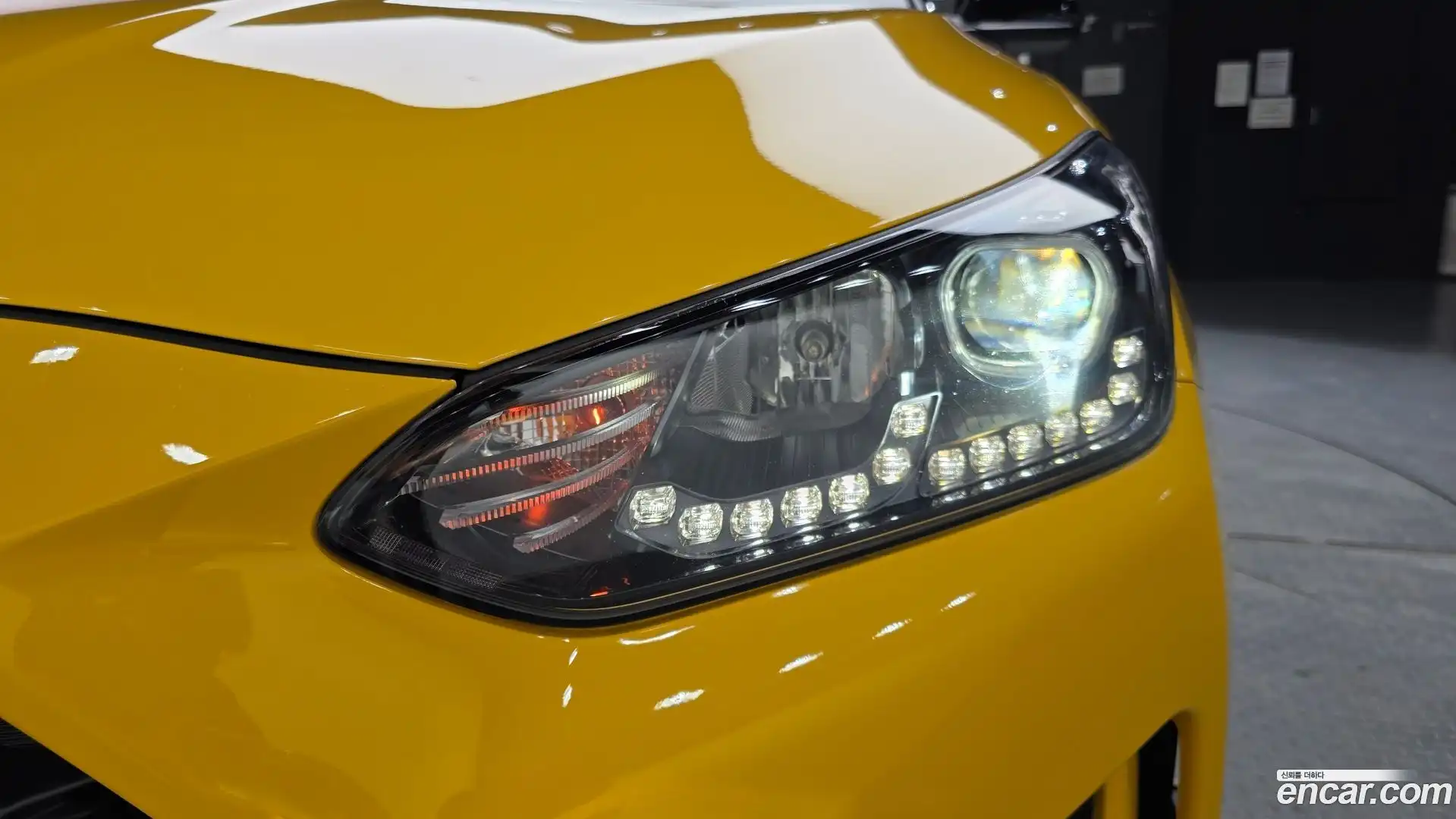 Veloster Hyundai 2018.11-OUTER-032