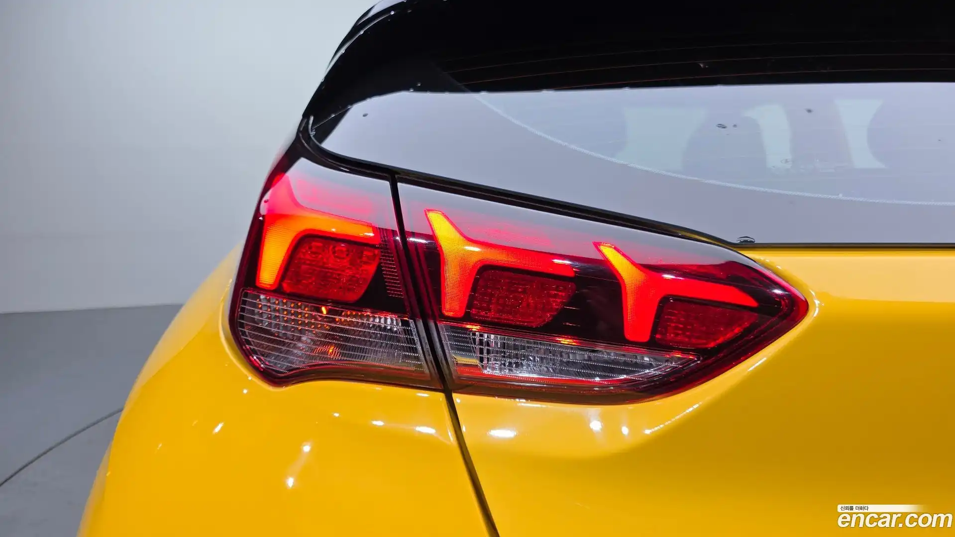 Veloster Hyundai 2018.11-OUTER-033