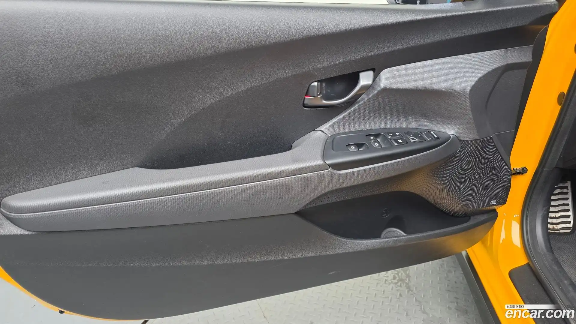 Veloster Hyundai 2018.11-INNER-034