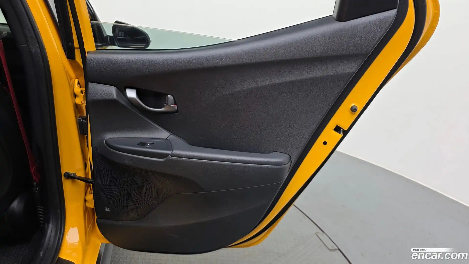 Veloster Hyundai 2018.11-INNER-035