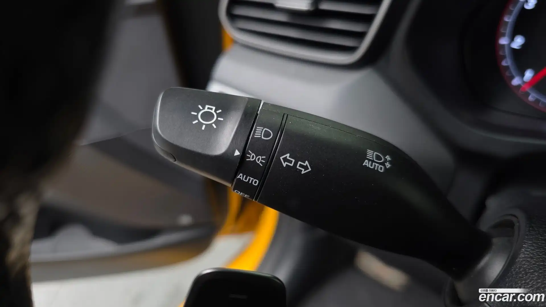 Veloster Hyundai 2018.11-OPTION-047